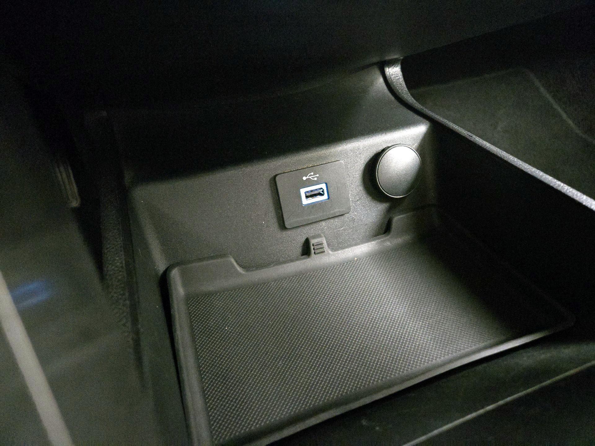 Thumbnail: 2017 Ford Fusion - 18