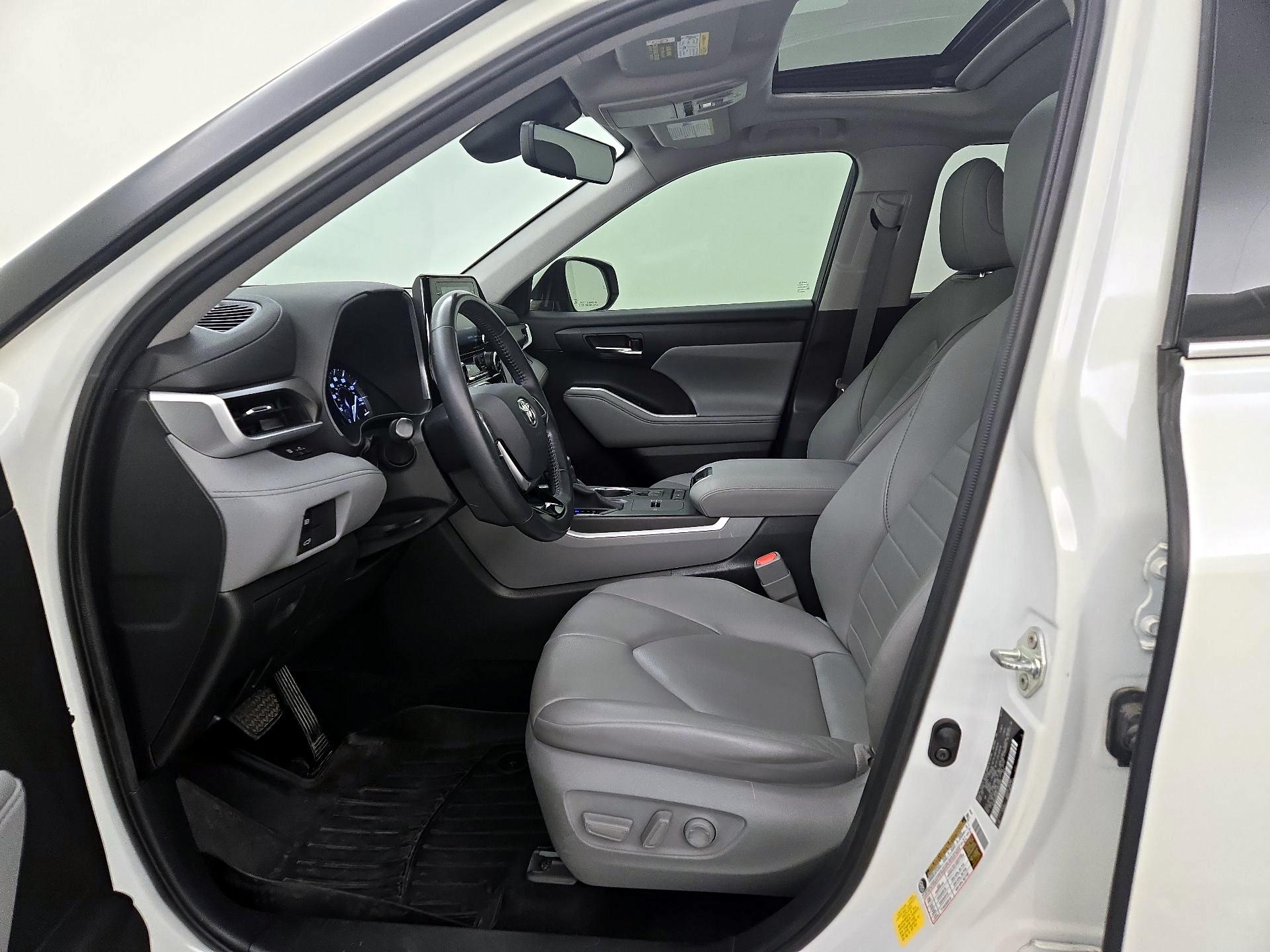 Thumbnail: 2020 Toyota Highlander - 11