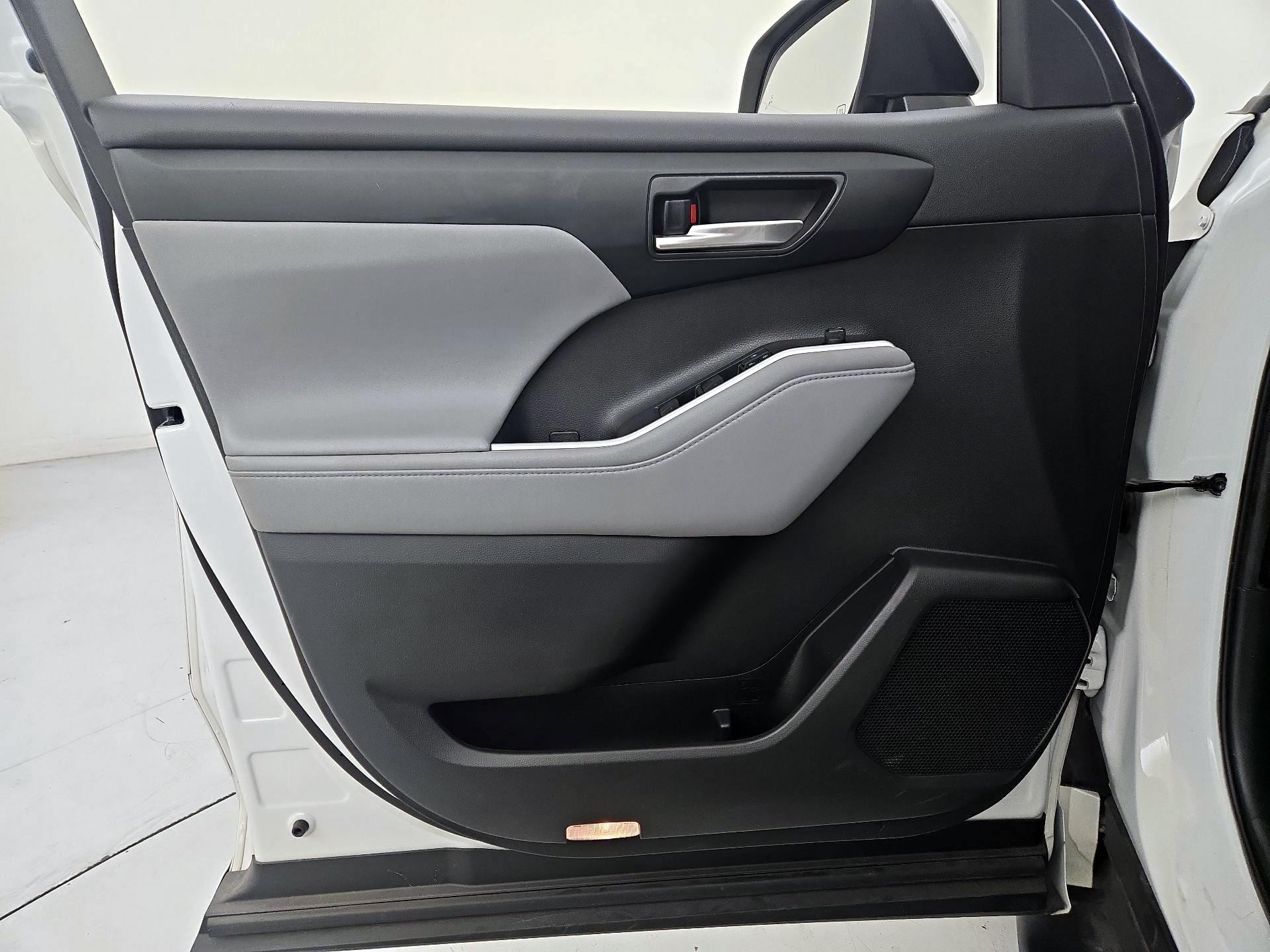 Thumbnail: 2020 Toyota Highlander - 12