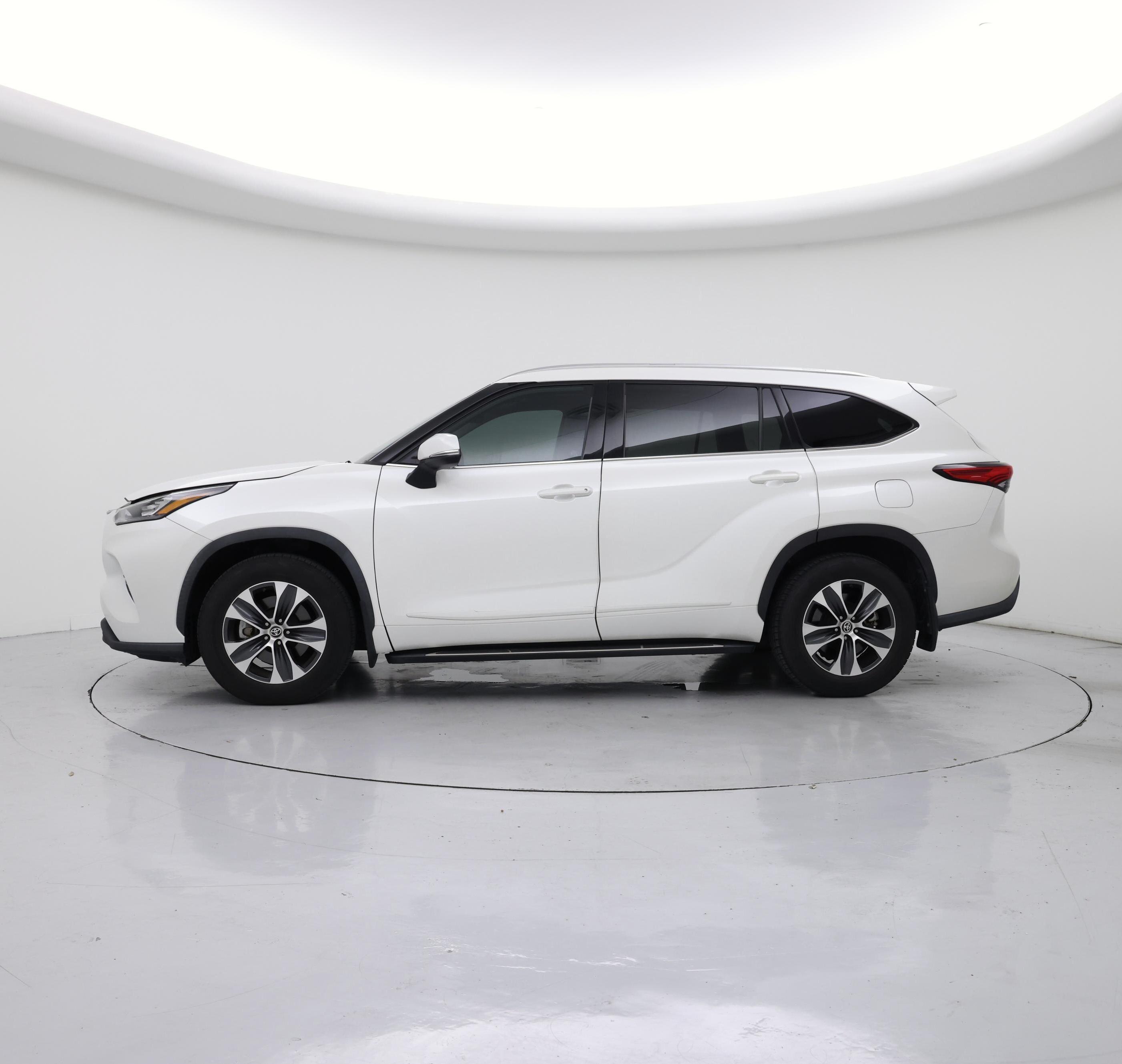Thumbnail: 2020 Toyota Highlander - 3