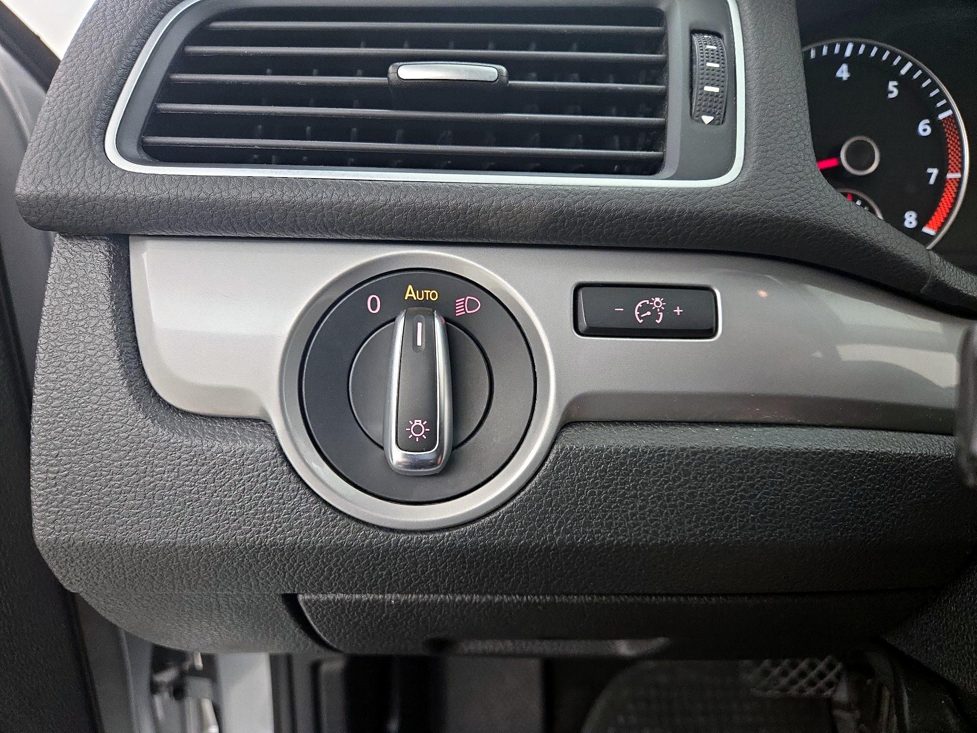 Thumbnail: 2015 Volkswagen Passat - 13