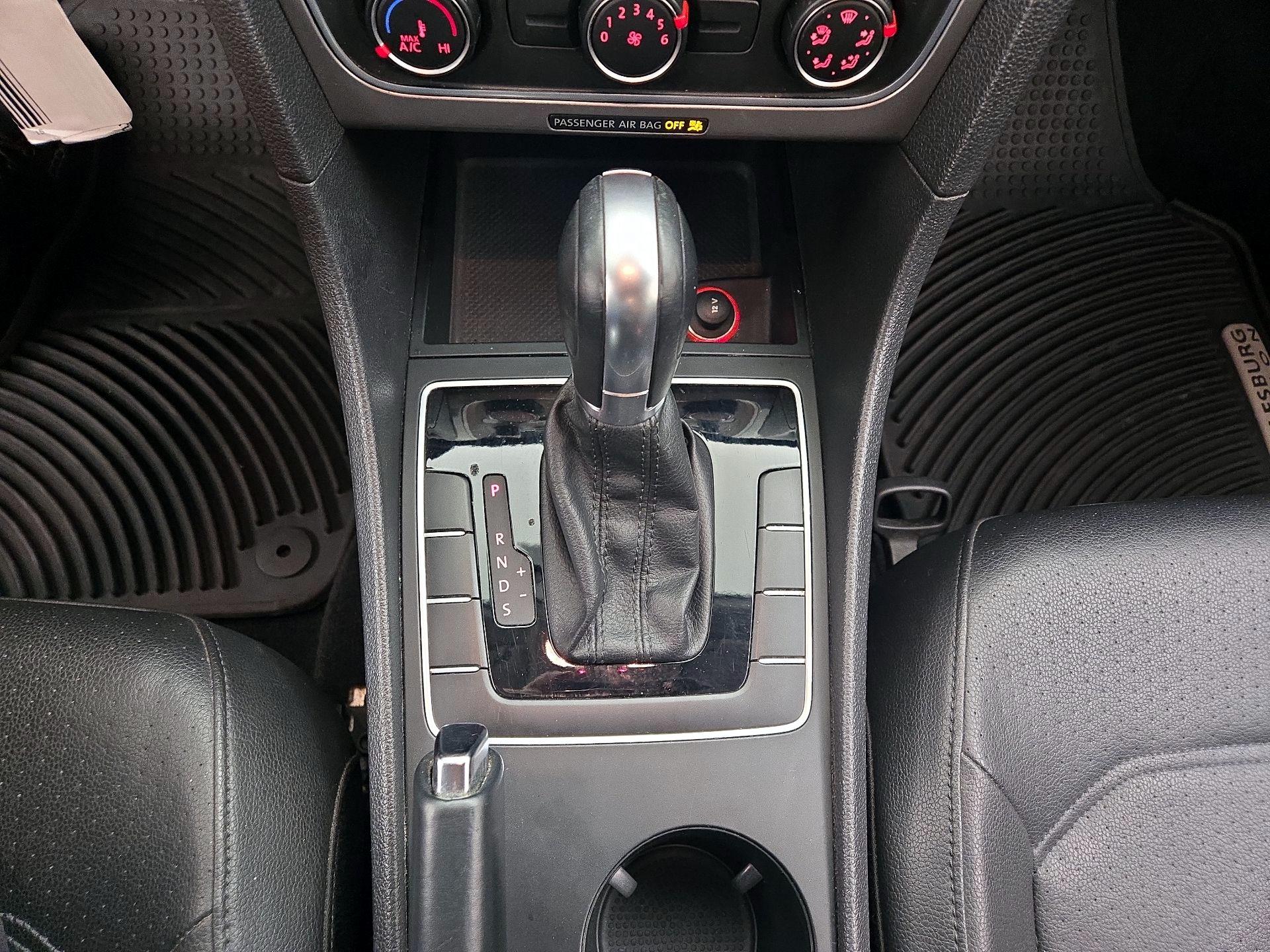 Thumbnail: 2015 Volkswagen Passat - 16