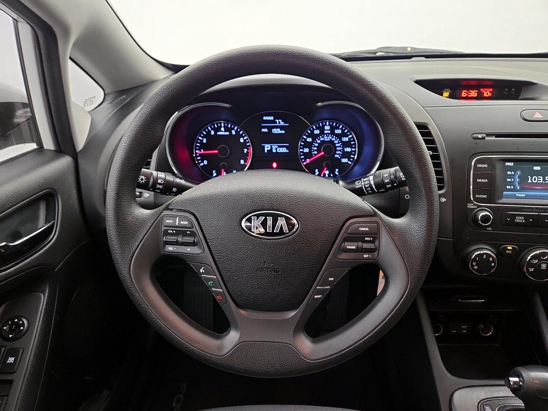 Thumbnail: 2016 Kia Forte - 10