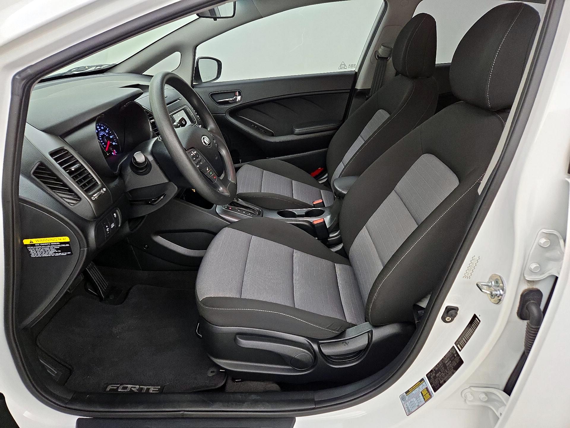 Thumbnail: 2016 Kia Forte - 11