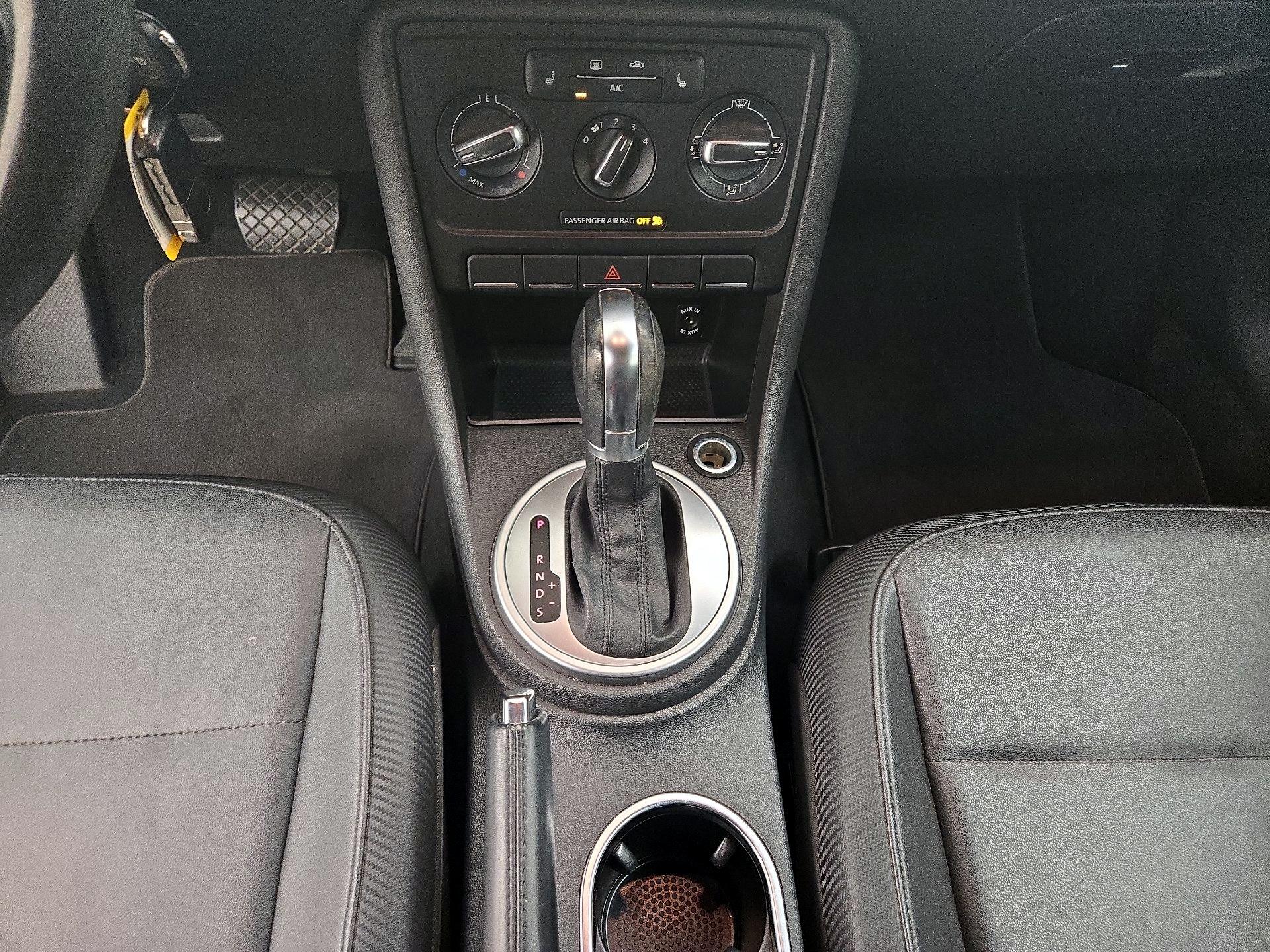 Thumbnail: 2014 Volkswagen Beetle - 16