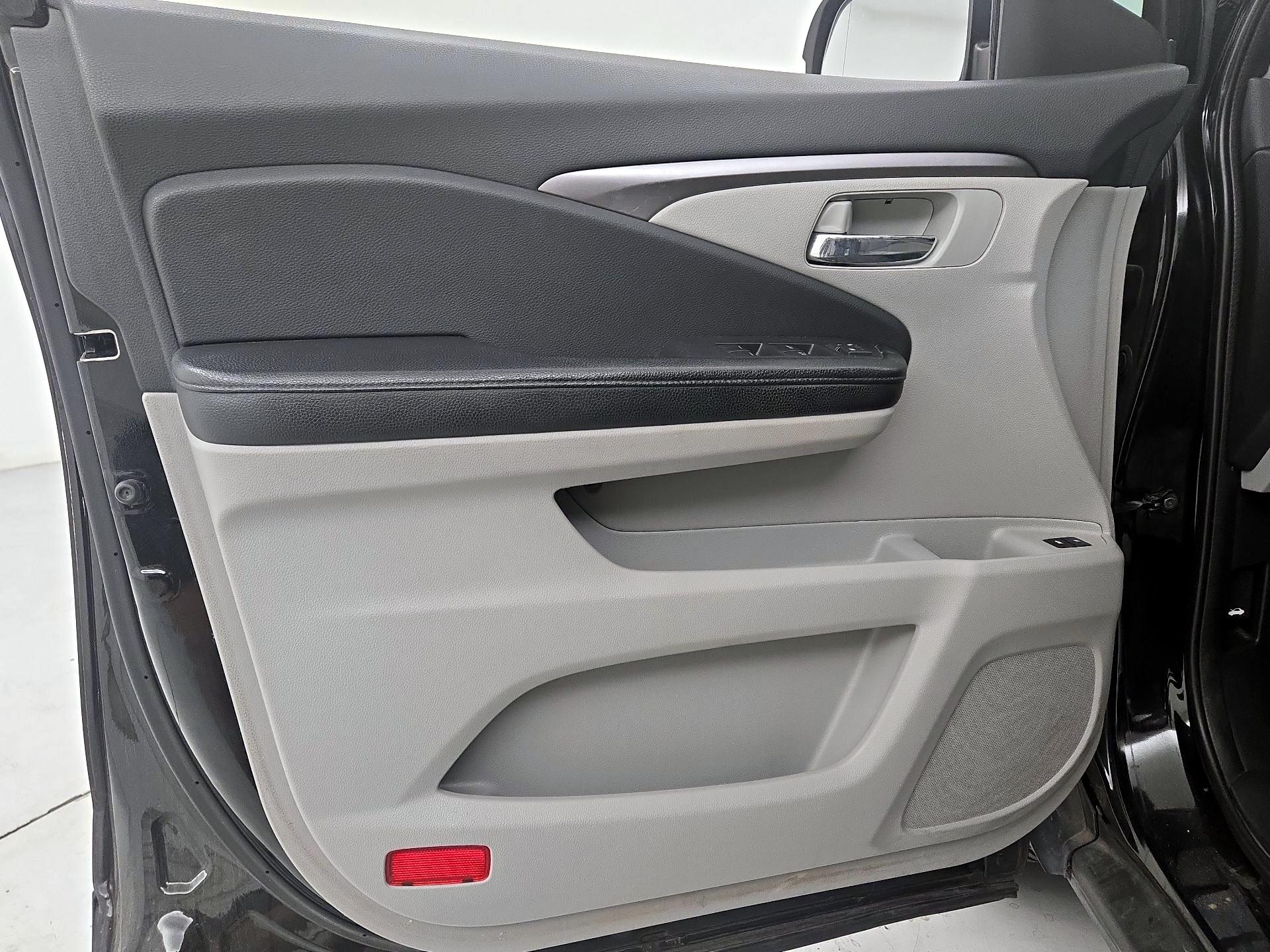 Thumbnail: 2016 Honda Pilot - 12