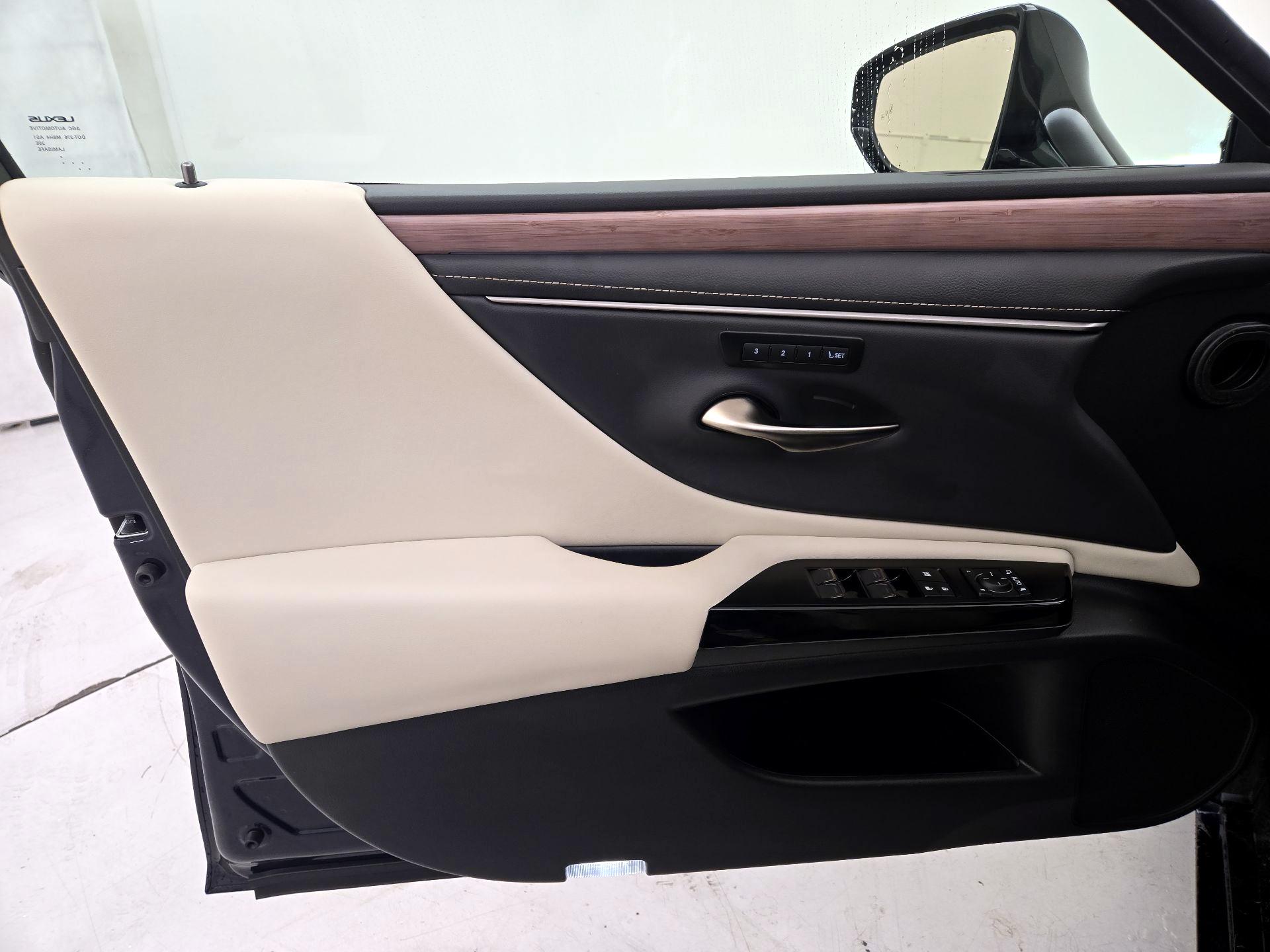 Thumbnail: 2025 Lexus ES - 12