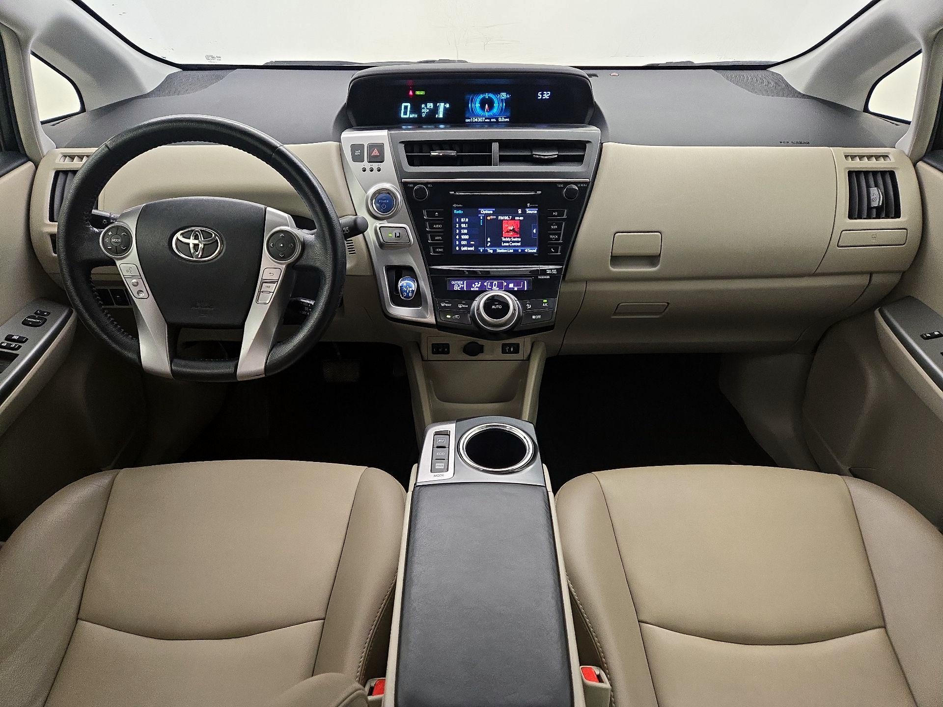 Thumbnail: 2015 Toyota Prius v - 9