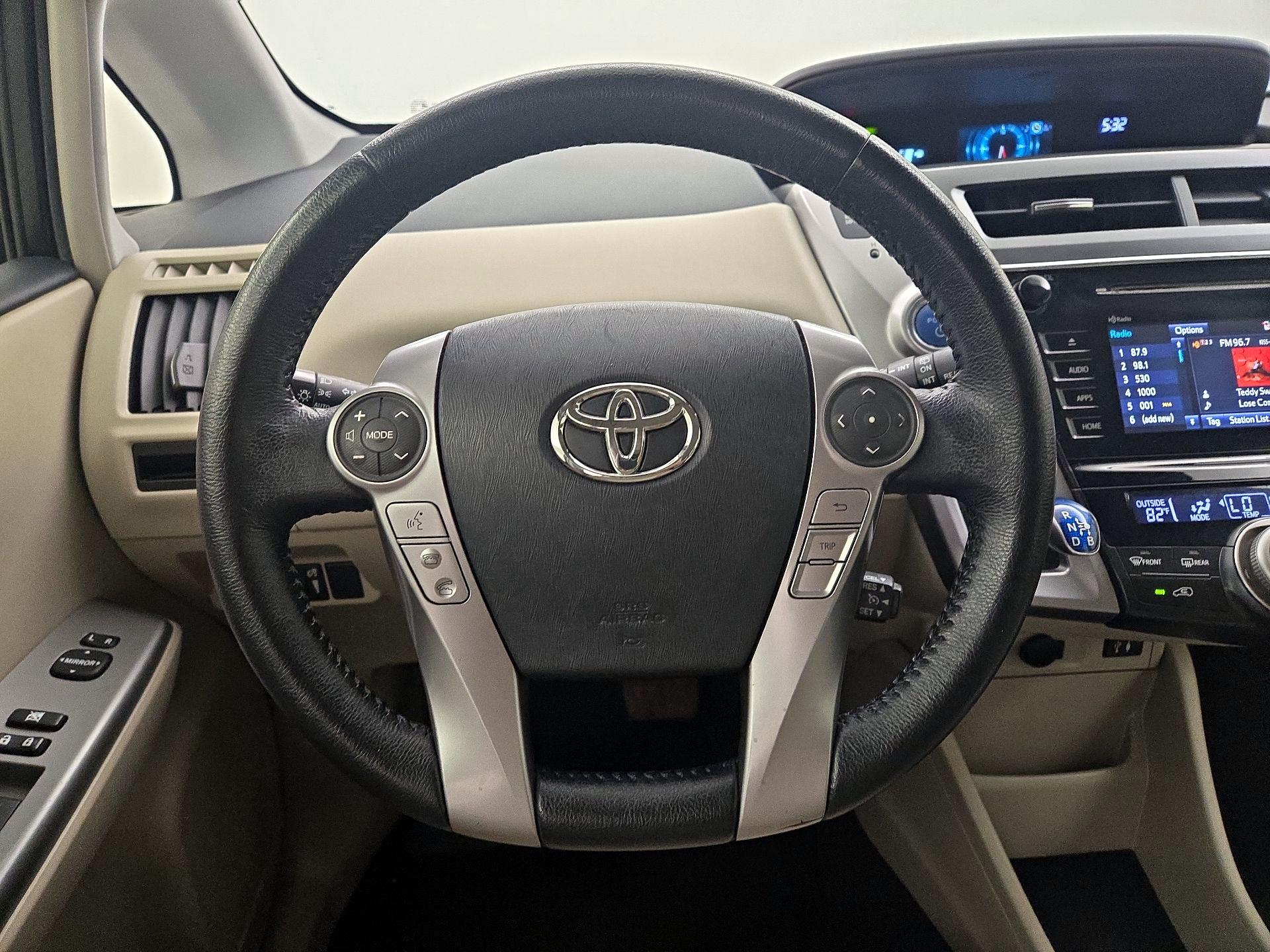 Thumbnail: 2015 Toyota Prius v - 10