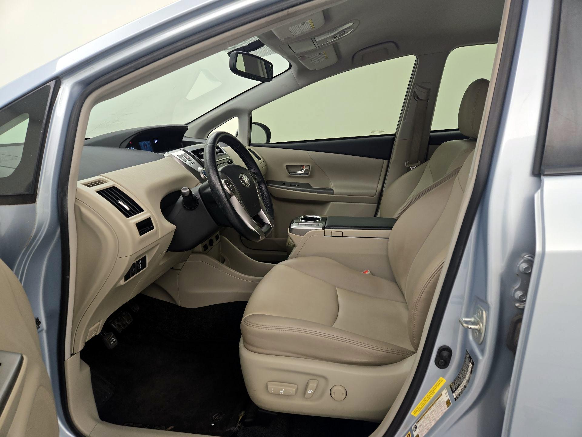 Thumbnail: 2015 Toyota Prius v - 11