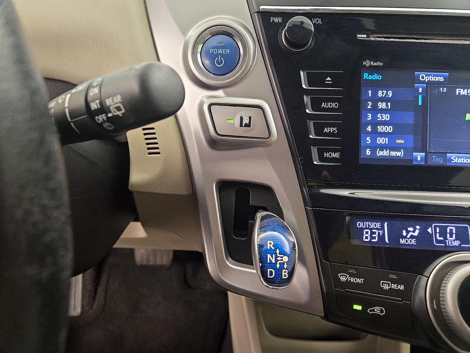 Thumbnail: 2015 Toyota Prius v - 17