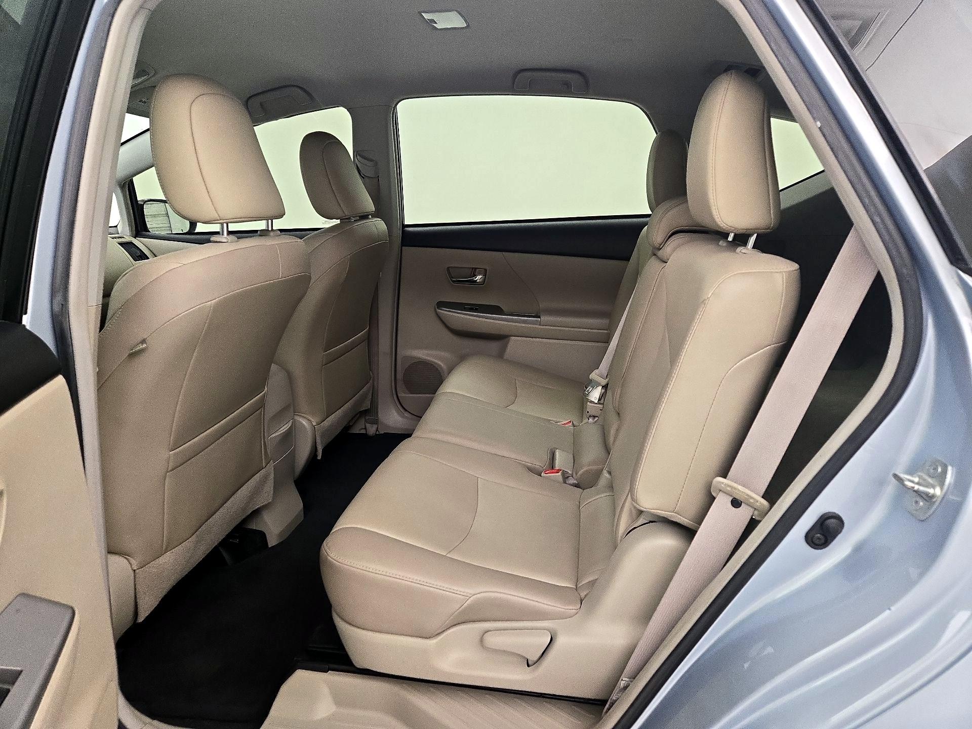 Thumbnail: 2015 Toyota Prius v - 19