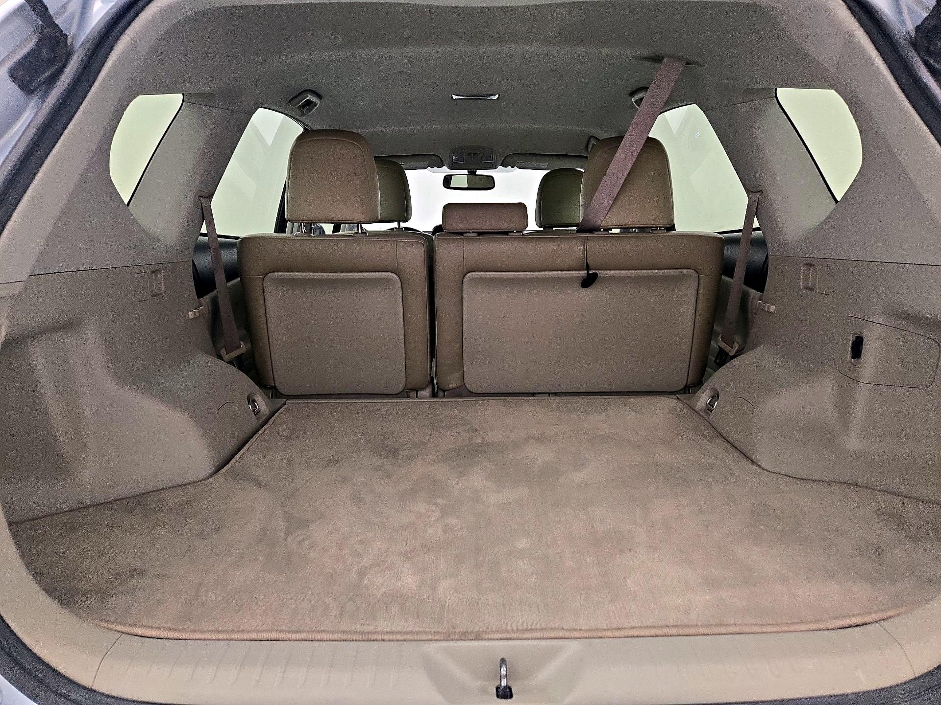 Thumbnail: 2015 Toyota Prius v - 20