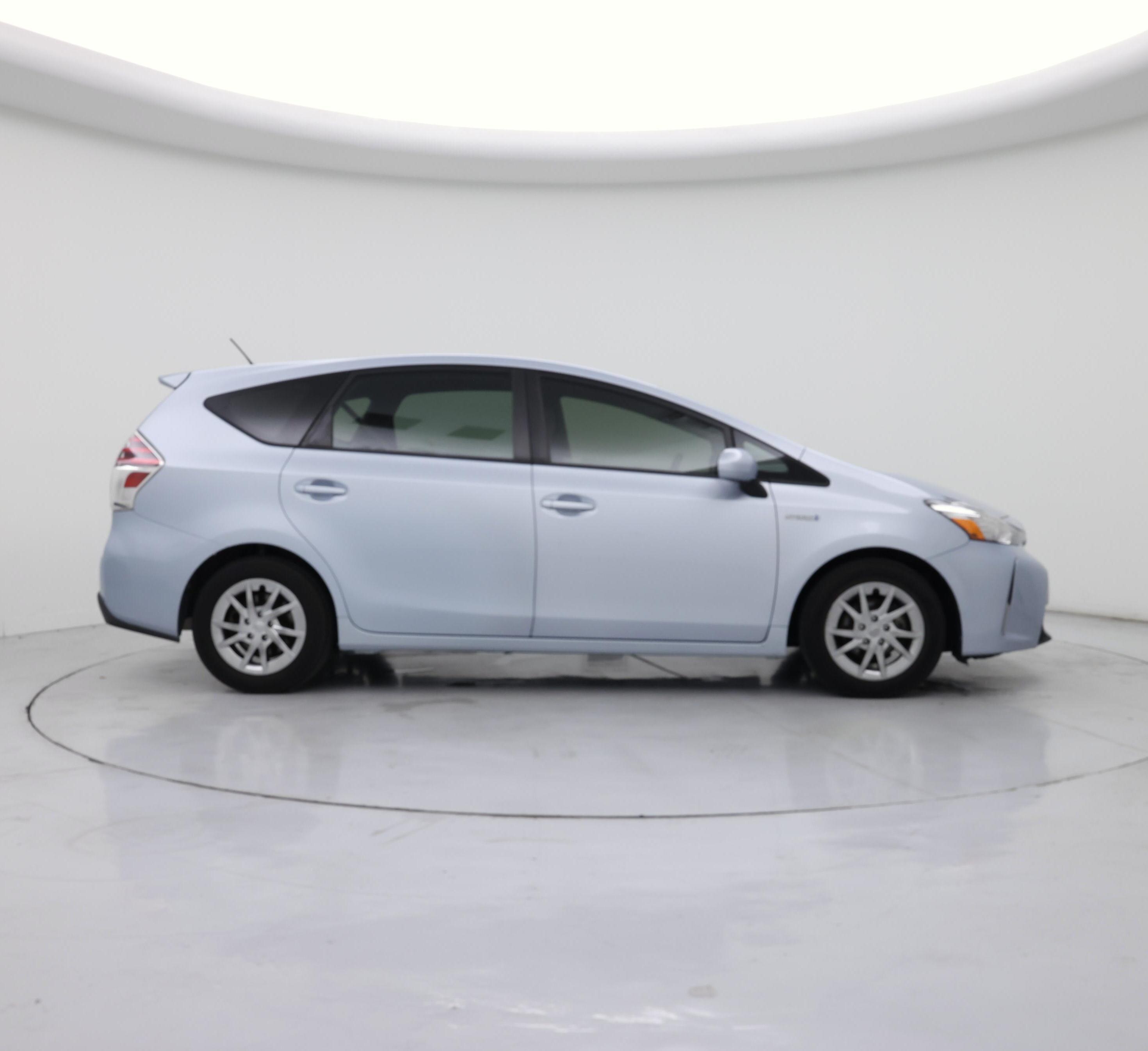 Thumbnail: 2015 Toyota Prius v - 7