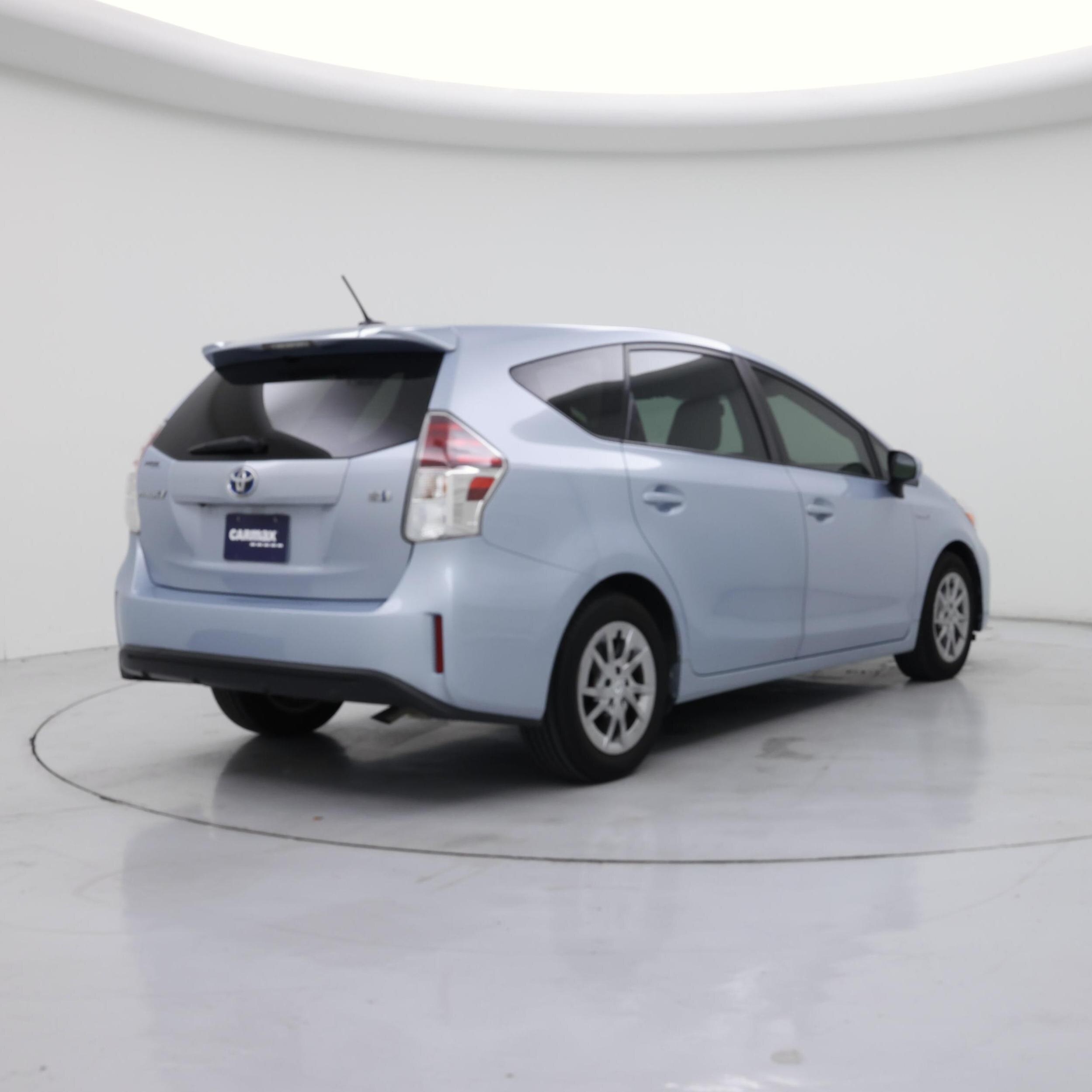 Thumbnail: 2015 Toyota Prius v - 8