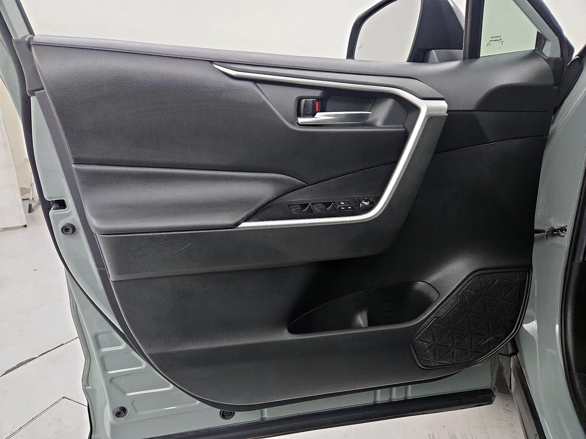 Thumbnail: 2020 Toyota RAV4 - 12