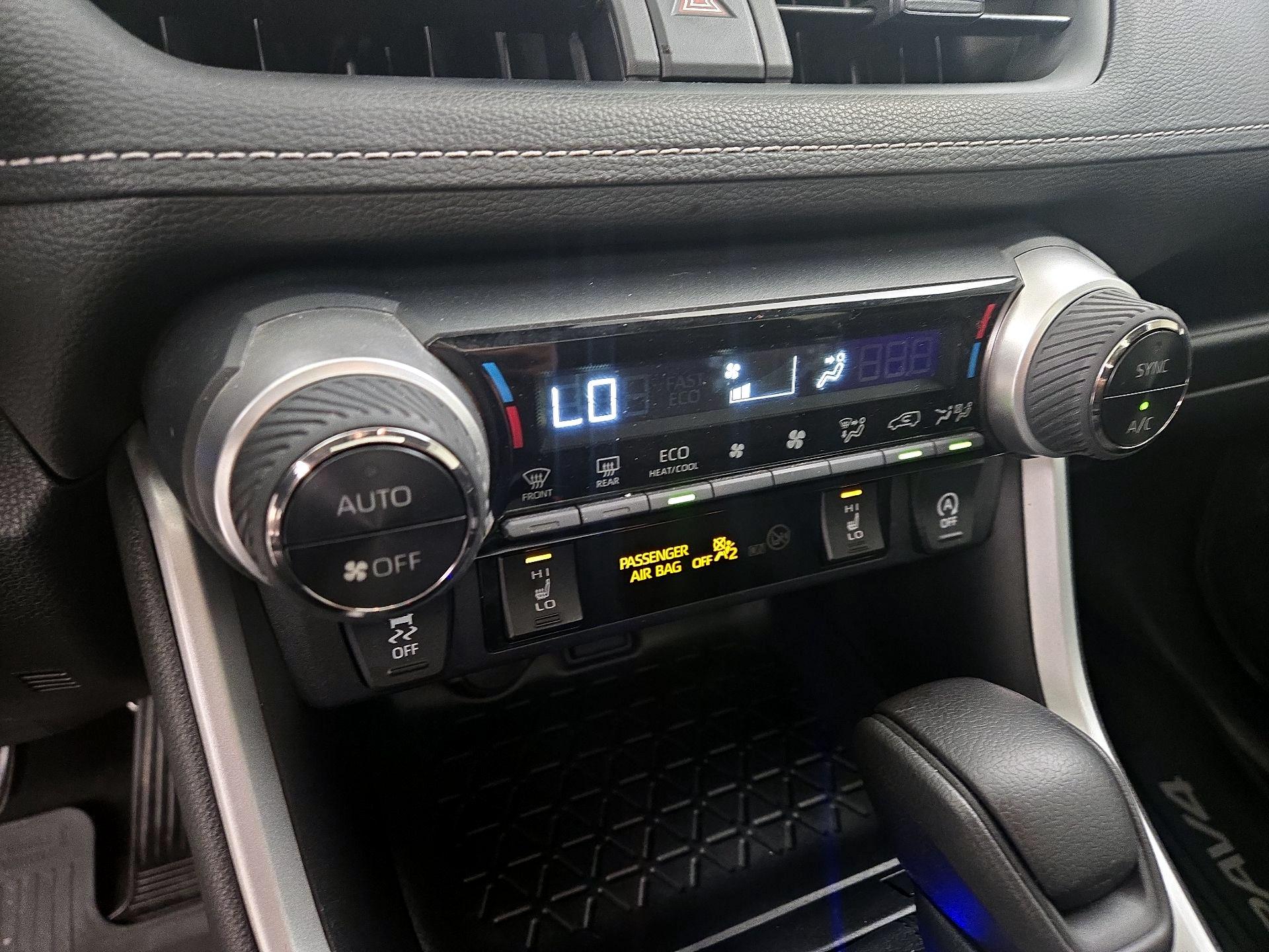 Thumbnail: 2020 Toyota RAV4 - 16