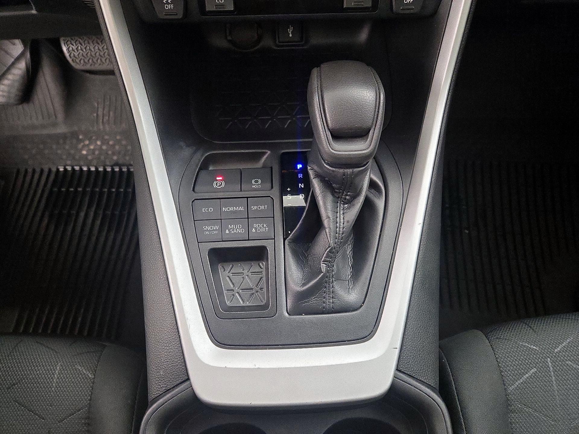 Thumbnail: 2020 Toyota RAV4 - 17