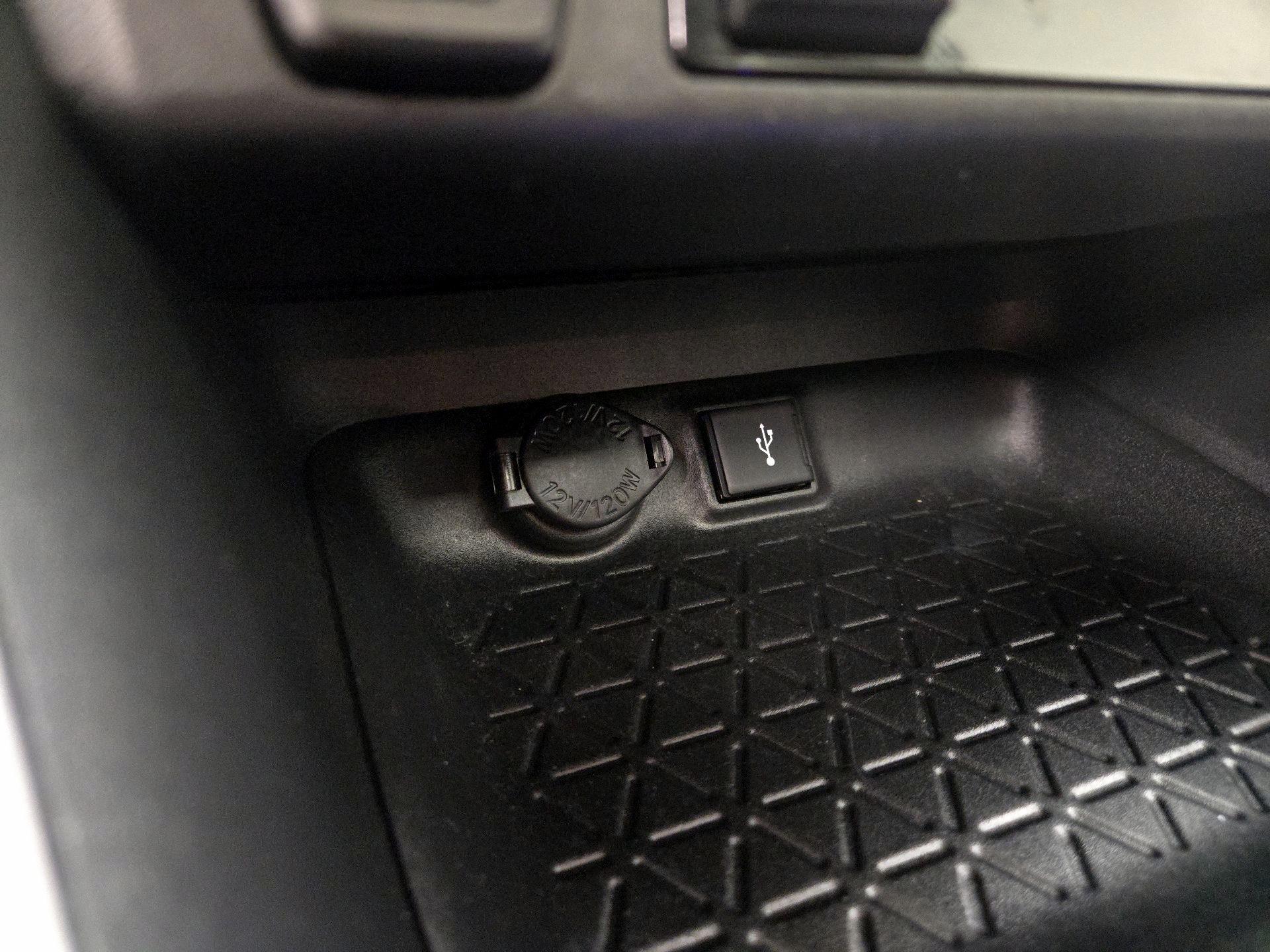 Thumbnail: 2020 Toyota RAV4 - 18