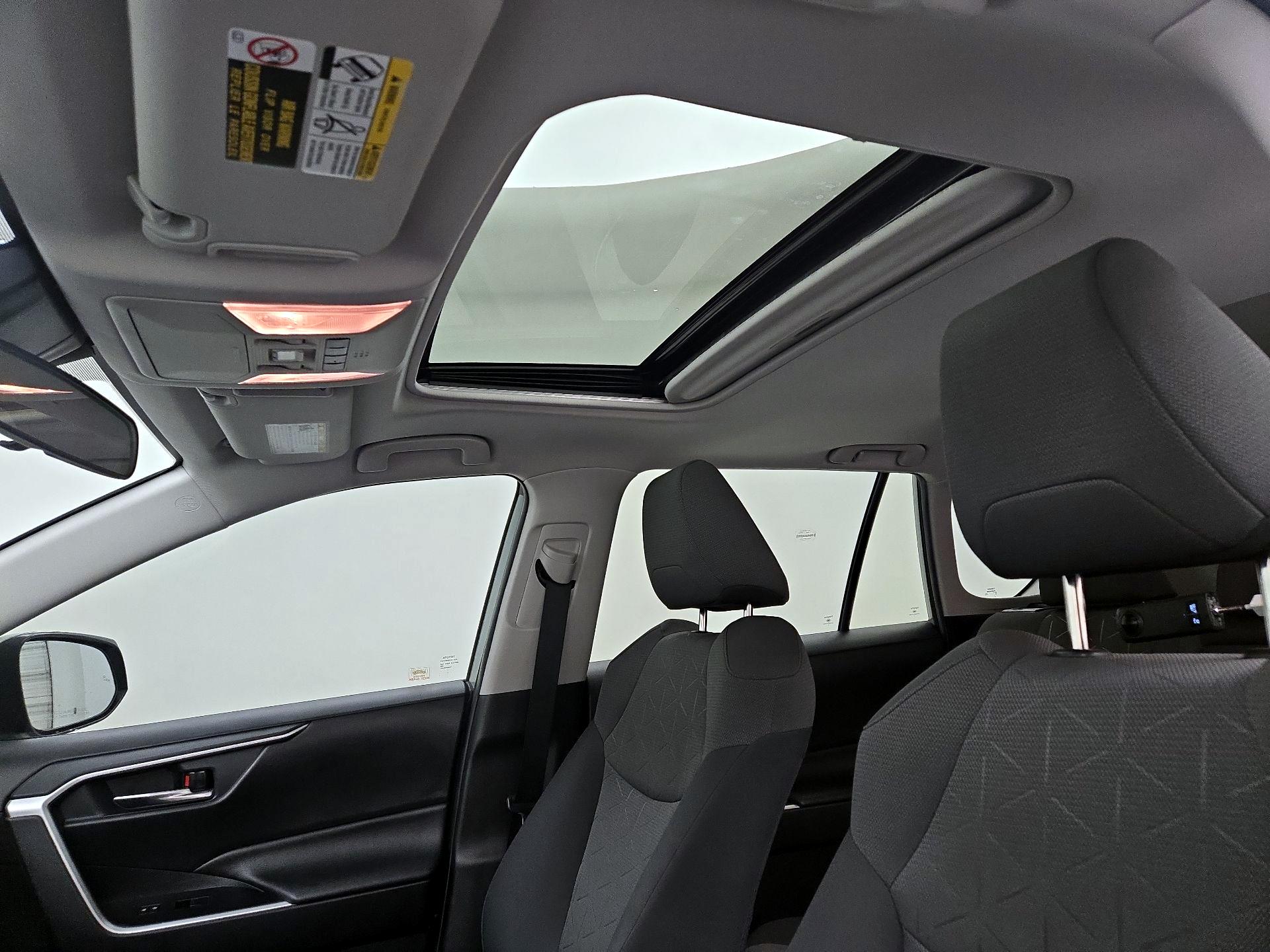 Thumbnail: 2020 Toyota RAV4 - 19