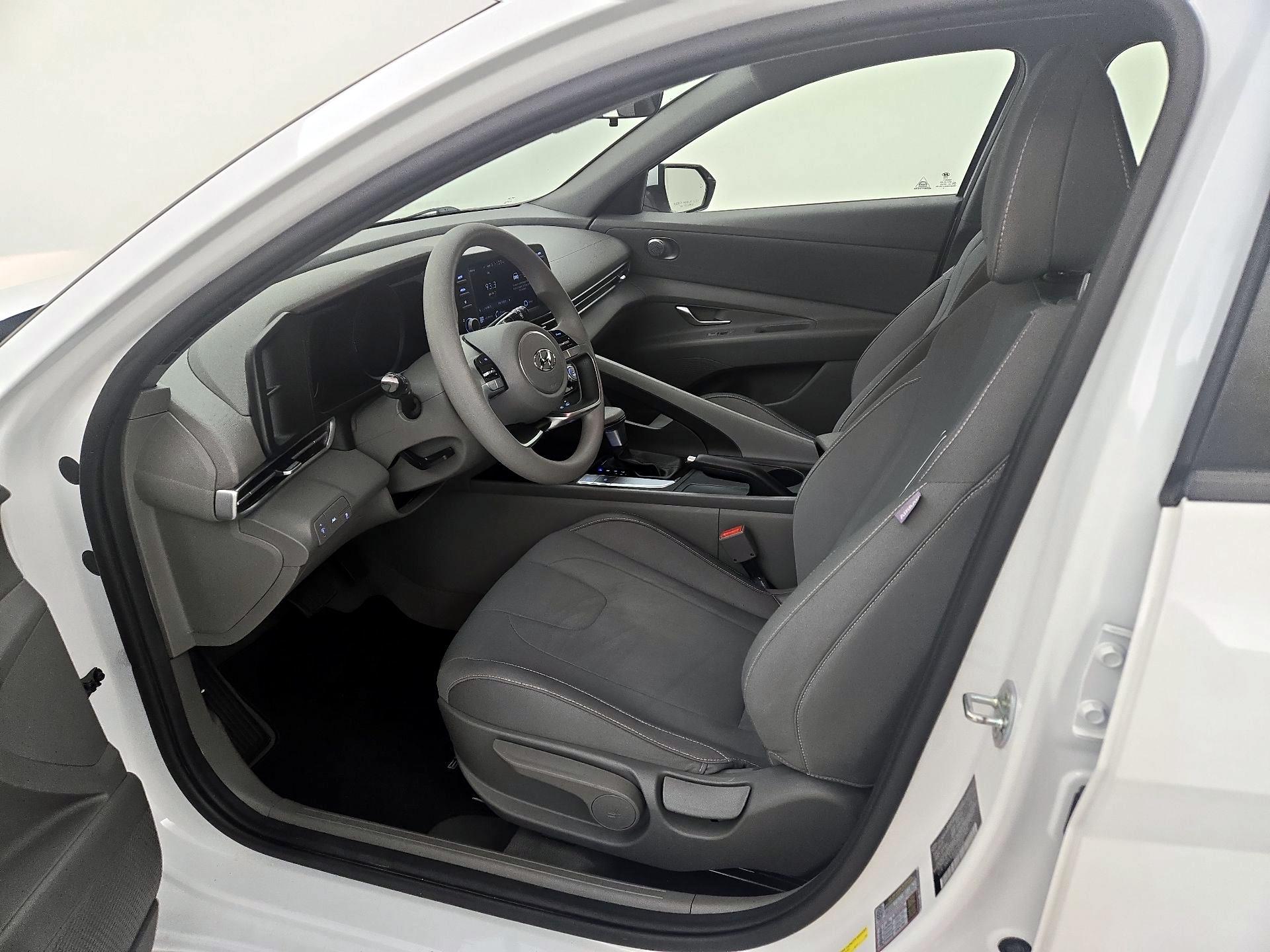 Thumbnail: 2021 Hyundai Elantra - 11