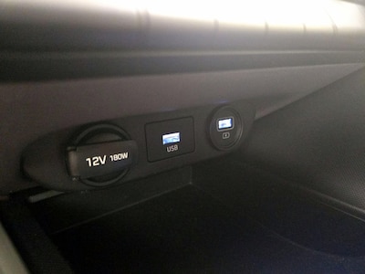 USB/AUX Ports