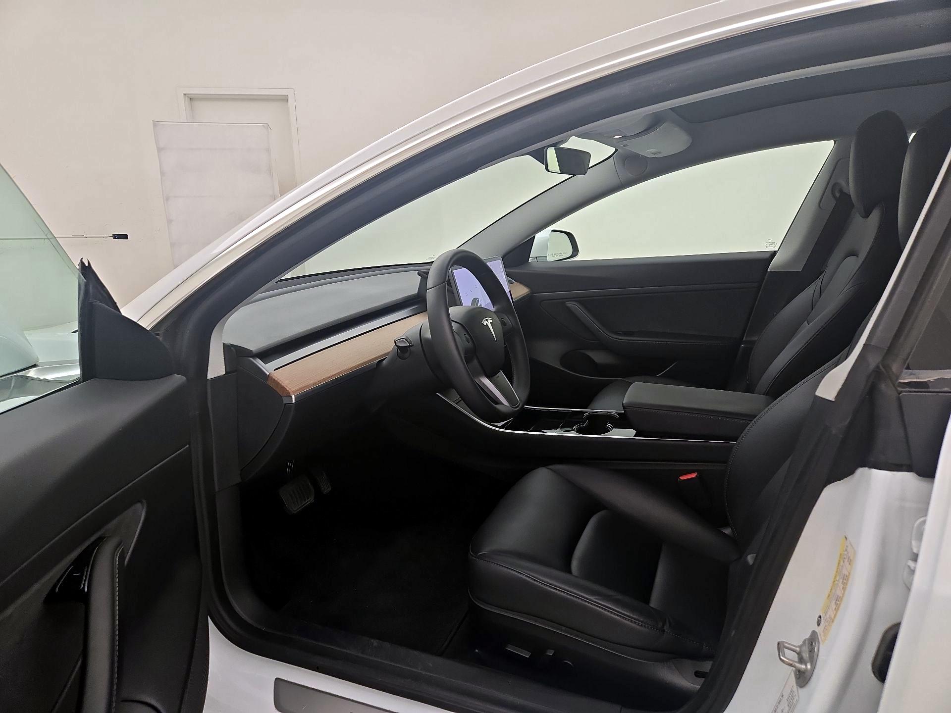 Thumbnail: 2020 Tesla Model 3 - 11