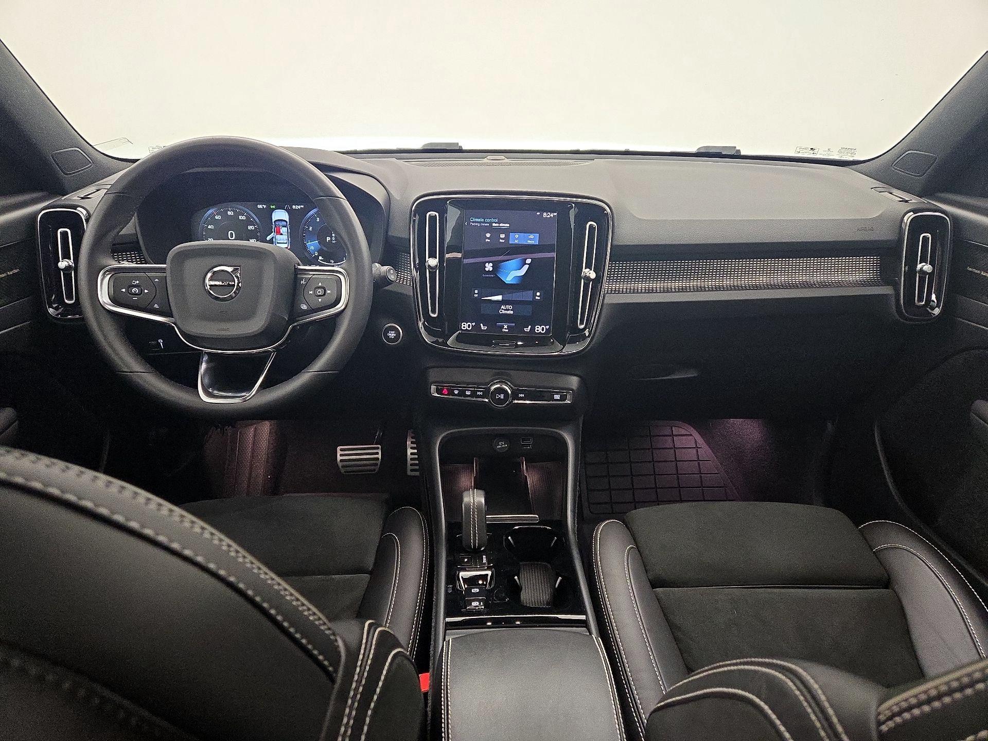 Thumbnail: 2022 Volvo XC40 - 9