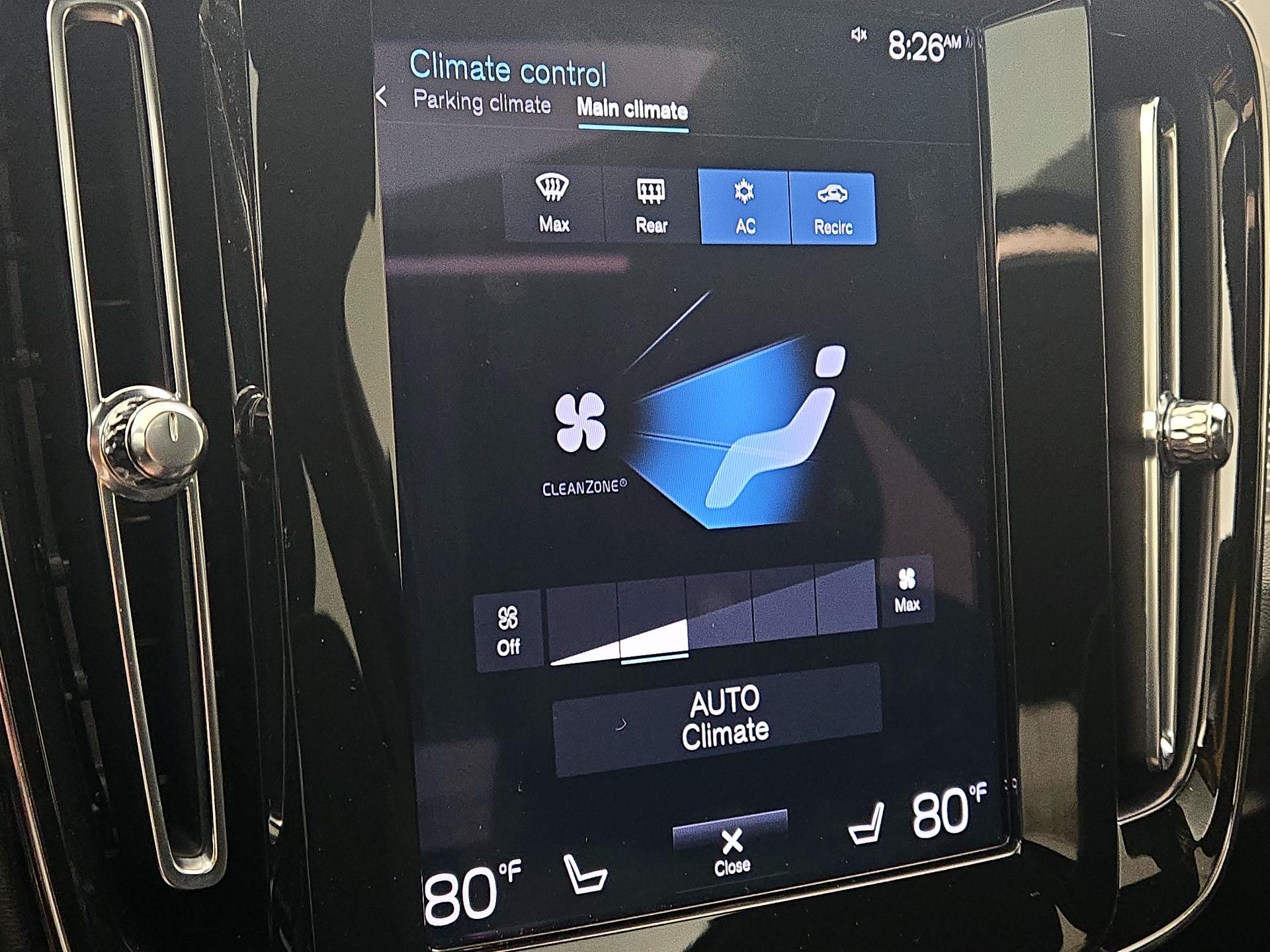 Thumbnail: 2022 Volvo XC40 - 17