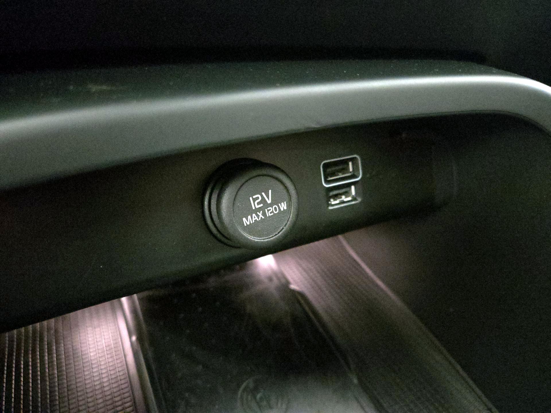 Thumbnail: 2022 Volvo XC40 - 19