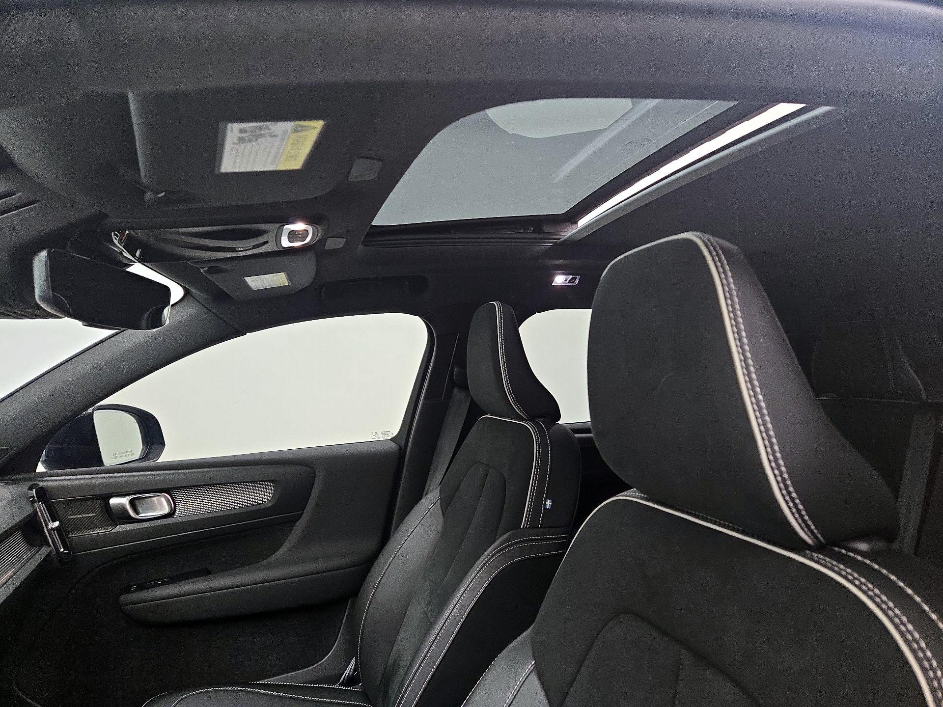 Thumbnail: 2022 Volvo XC40 - 20