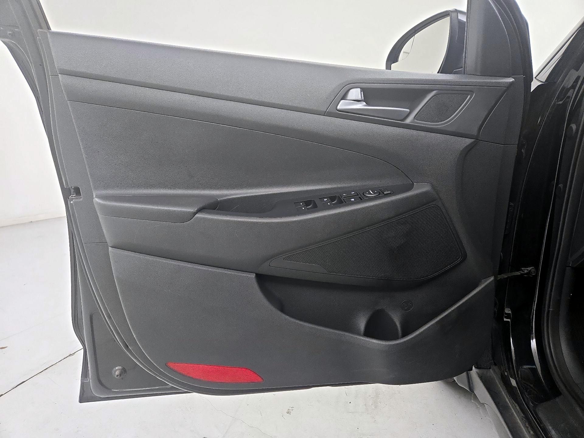 Thumbnail: 2016 Hyundai Tucson - 12