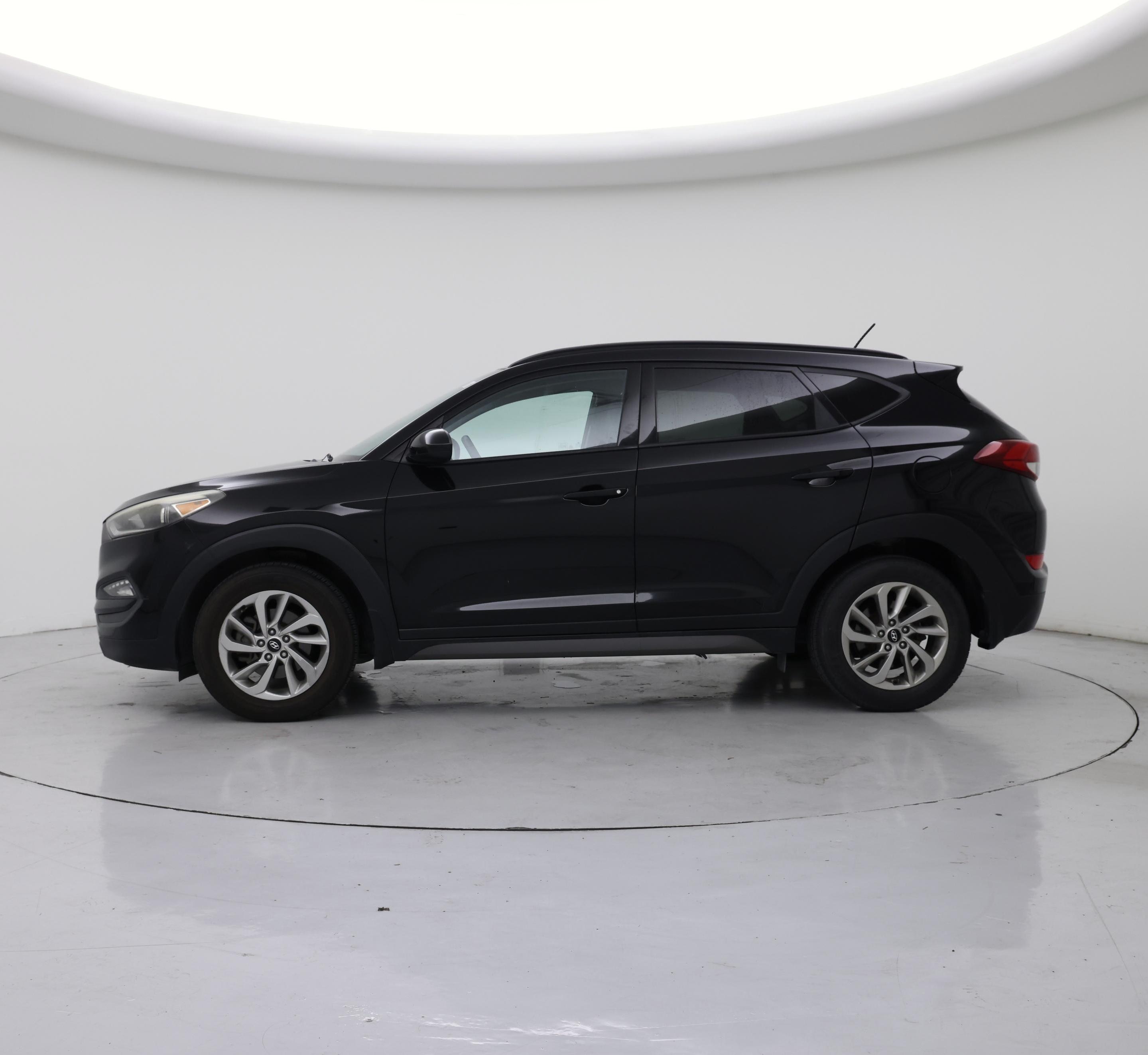 Thumbnail: 2016 Hyundai Tucson - 3
