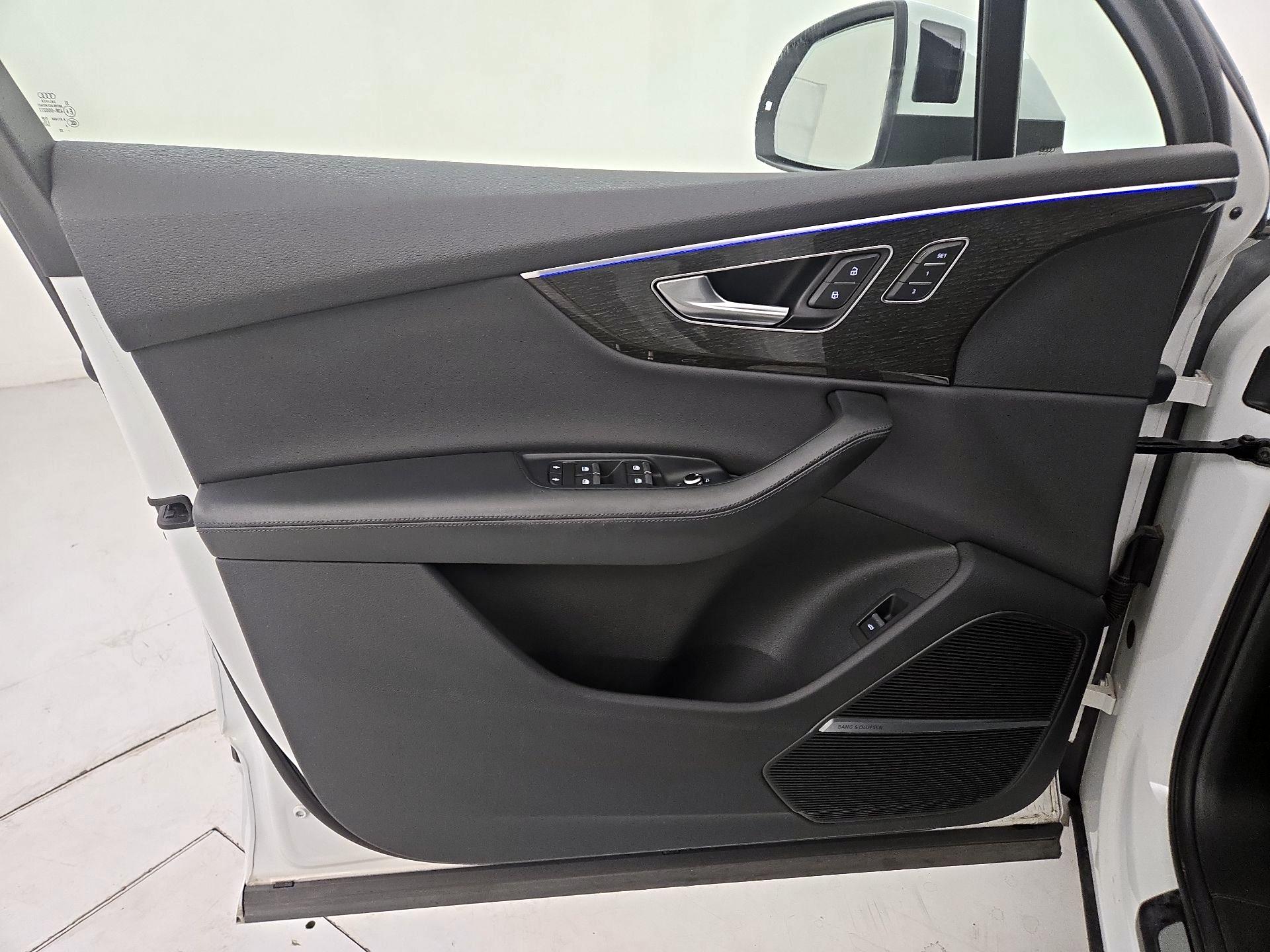 Thumbnail: 2021 Audi Q7 - 12