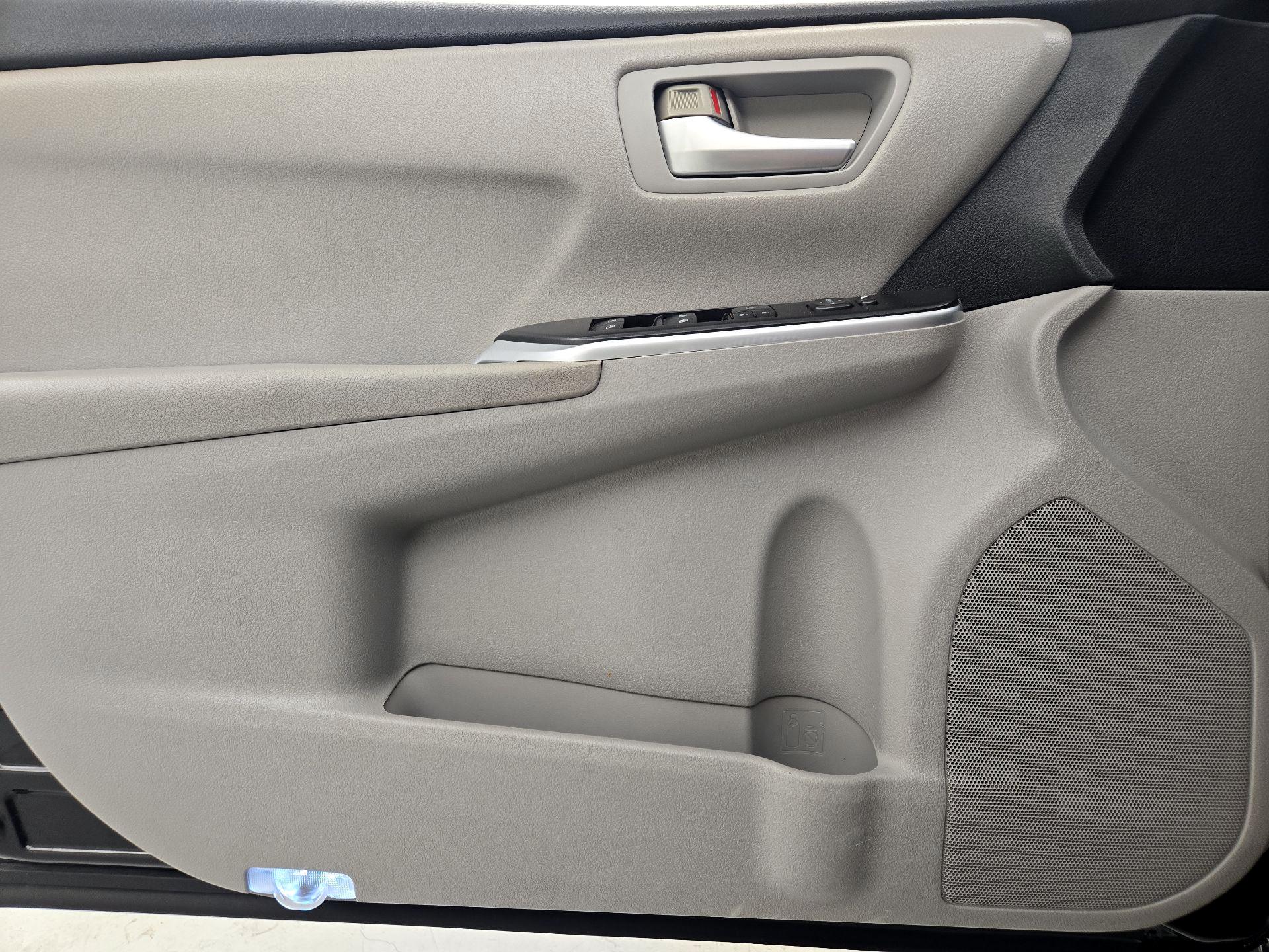 Thumbnail: 2015 Toyota Camry - 12