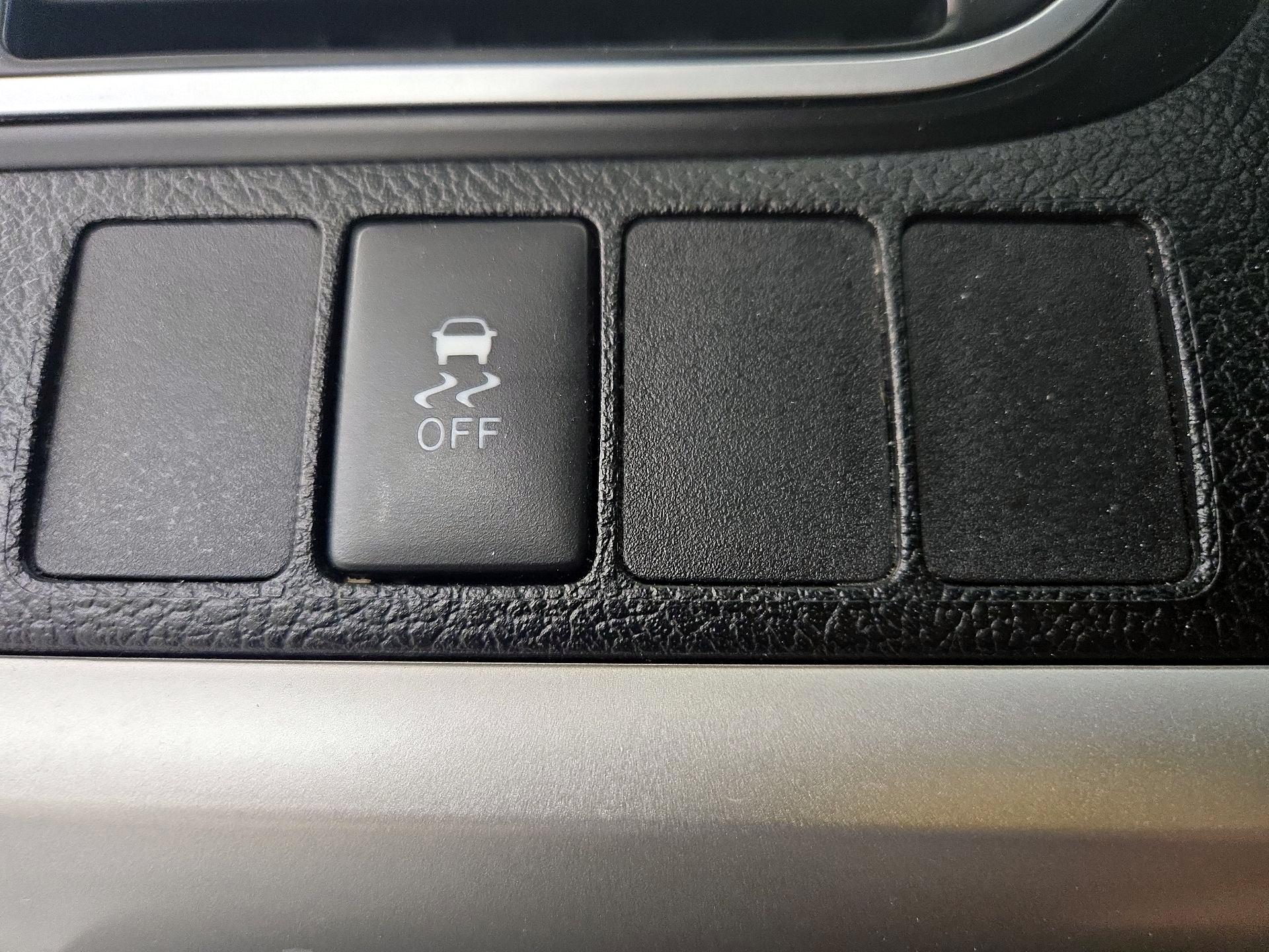 Thumbnail: 2015 Toyota Camry - 13