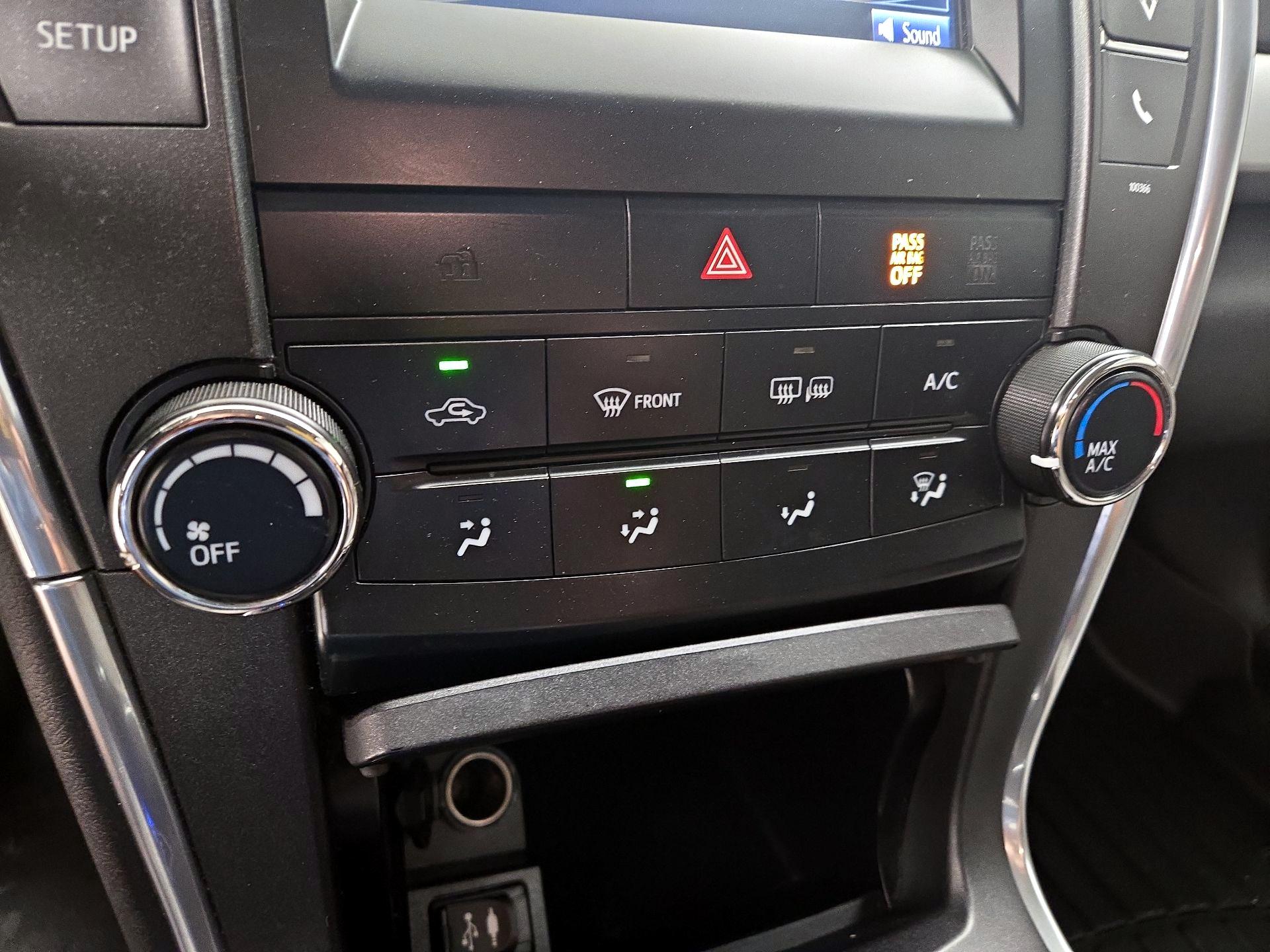 Thumbnail: 2015 Toyota Camry - 16