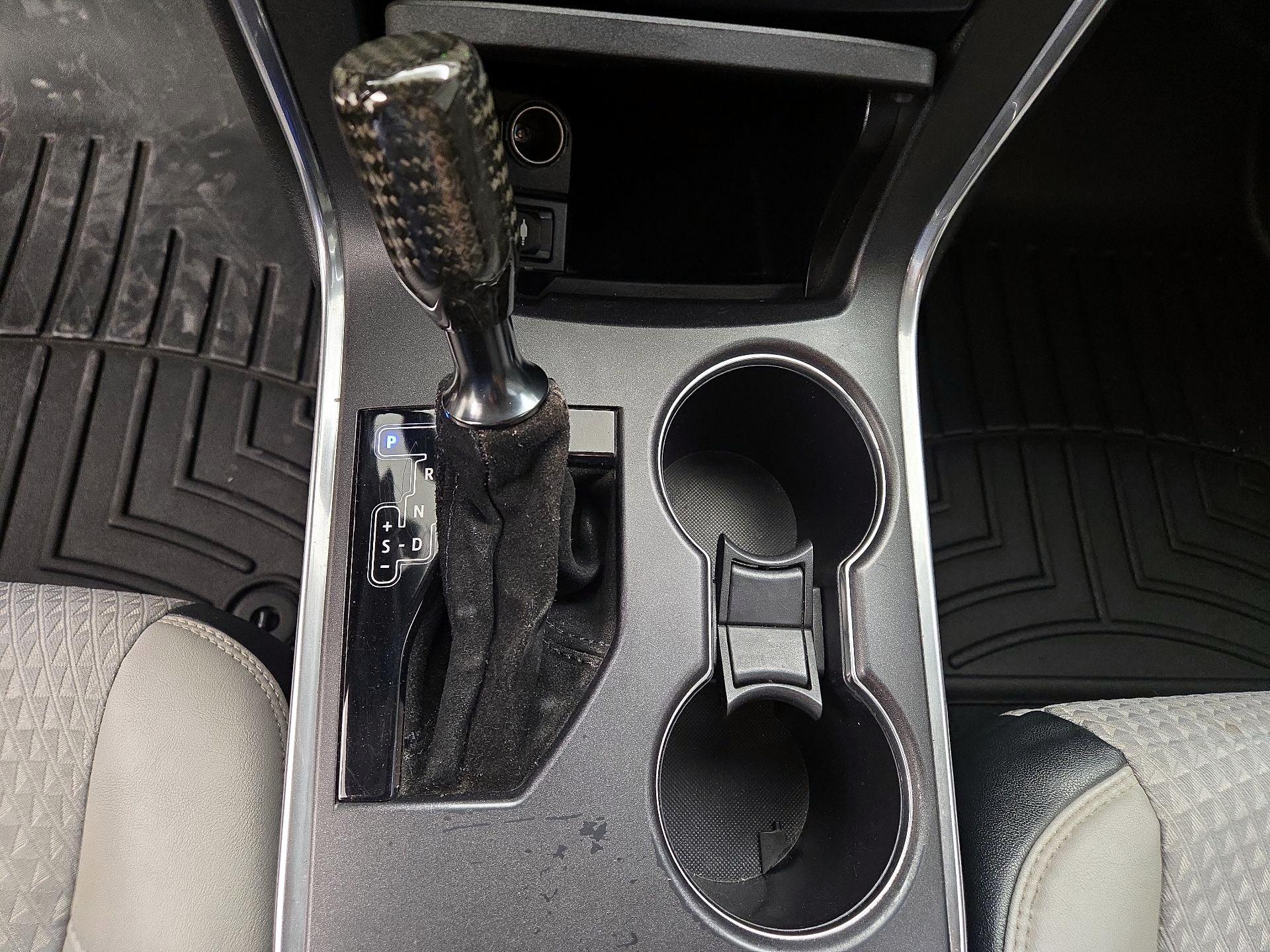 Thumbnail: 2015 Toyota Camry - 17