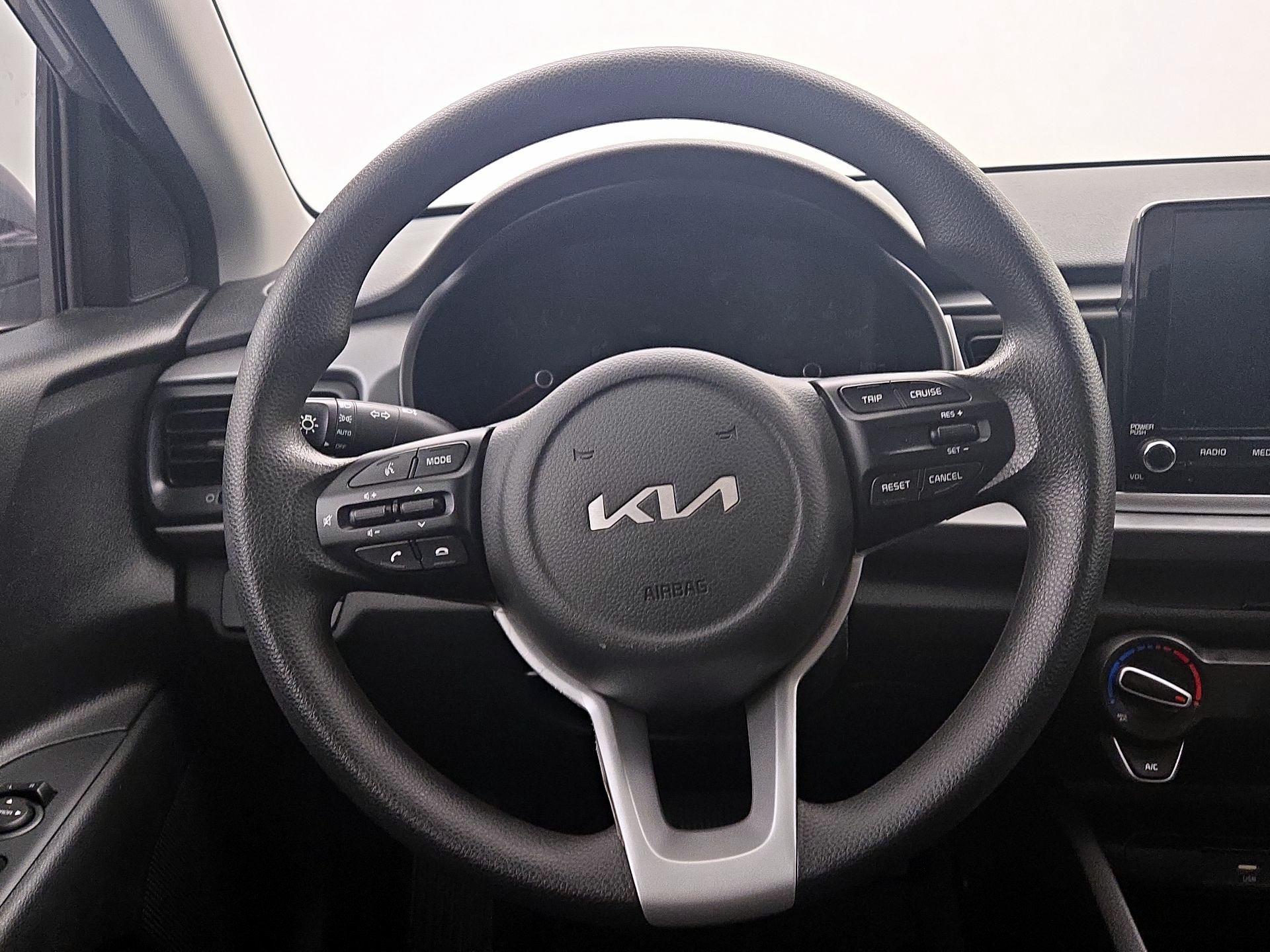 Thumbnail: 2023 Kia Rio - 10