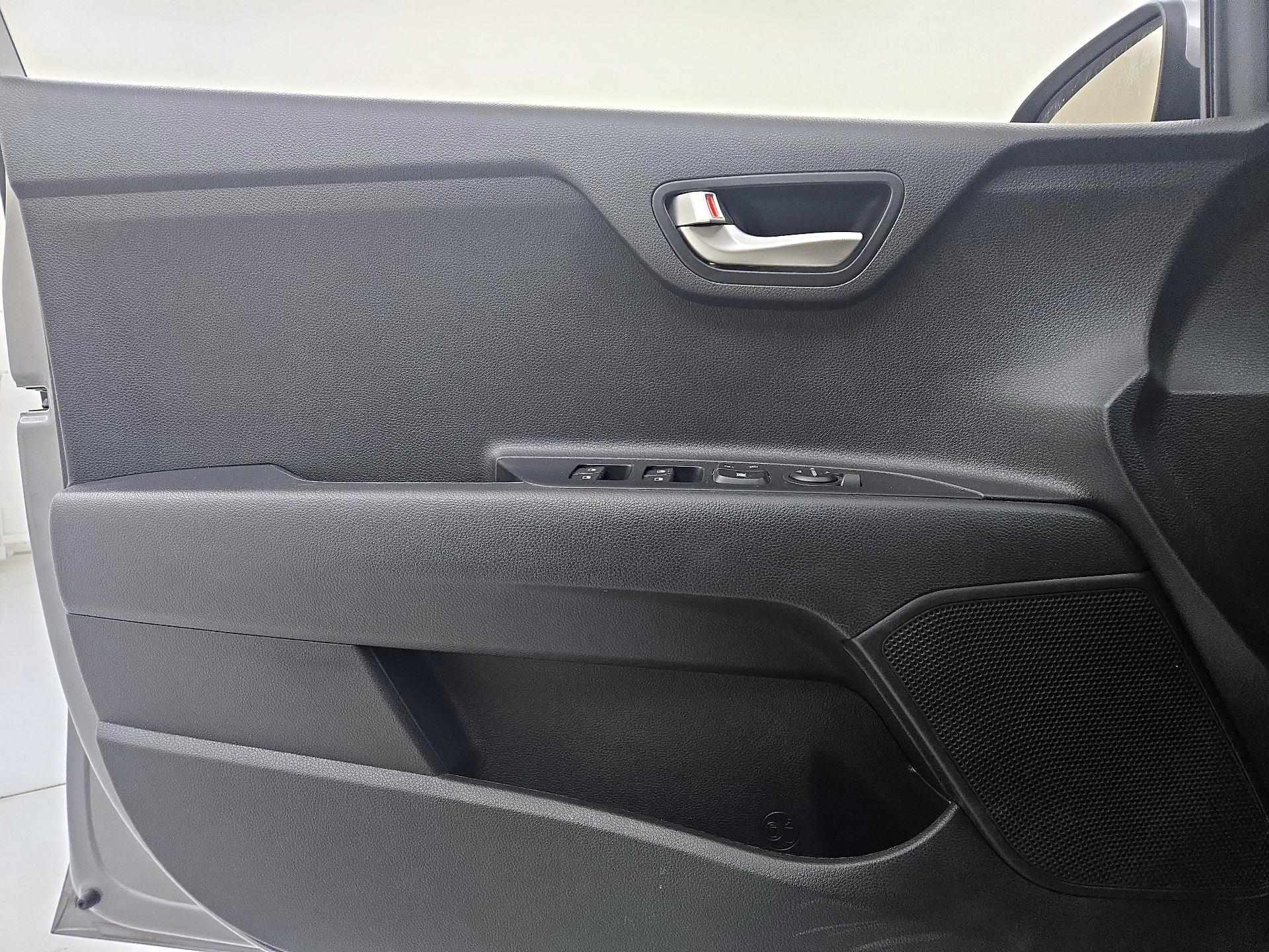 Thumbnail: 2023 Kia Rio - 12