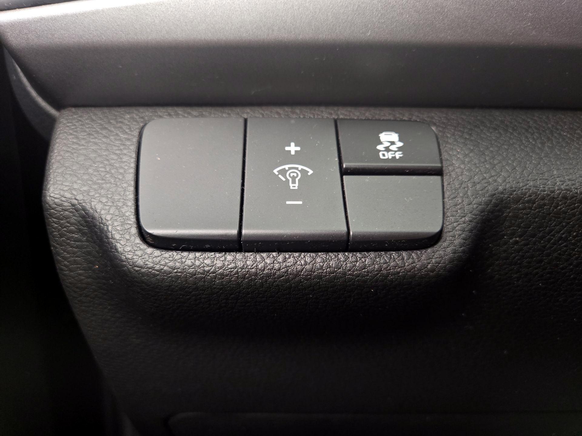 Thumbnail: 2023 Kia Rio - 13