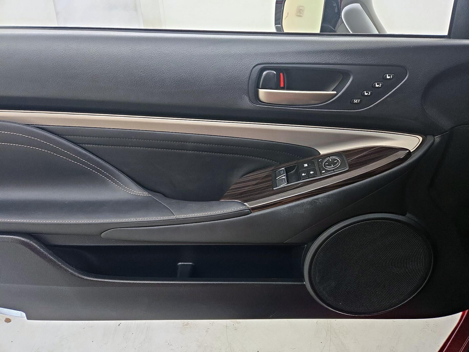 Thumbnail: 2019 Lexus RC - 12