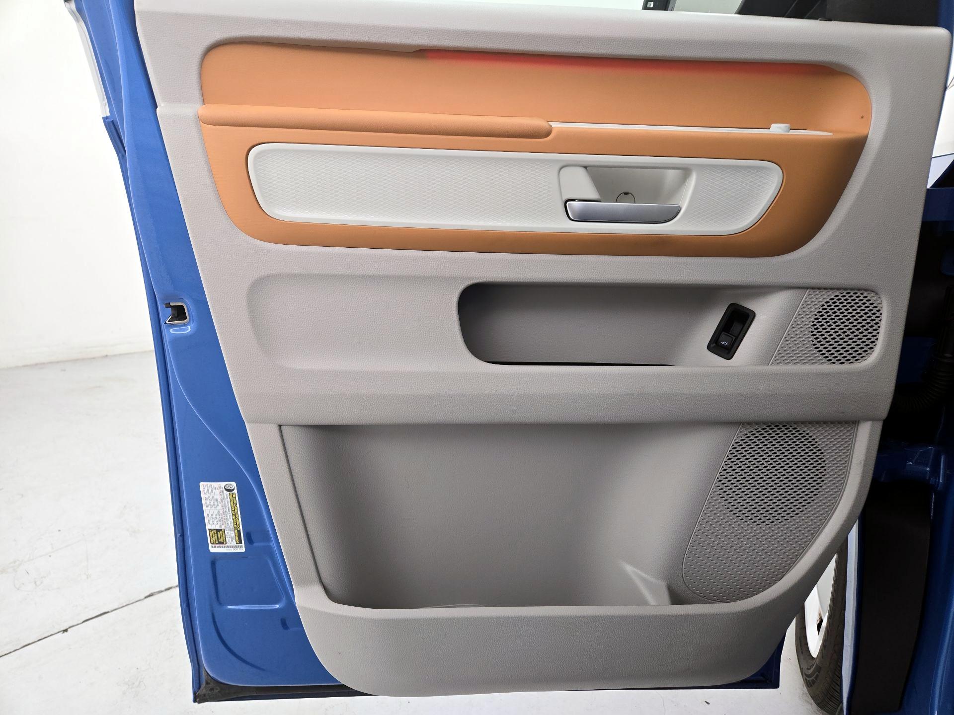 Thumbnail: 2025 Volkswagen ID.Buzz - 12