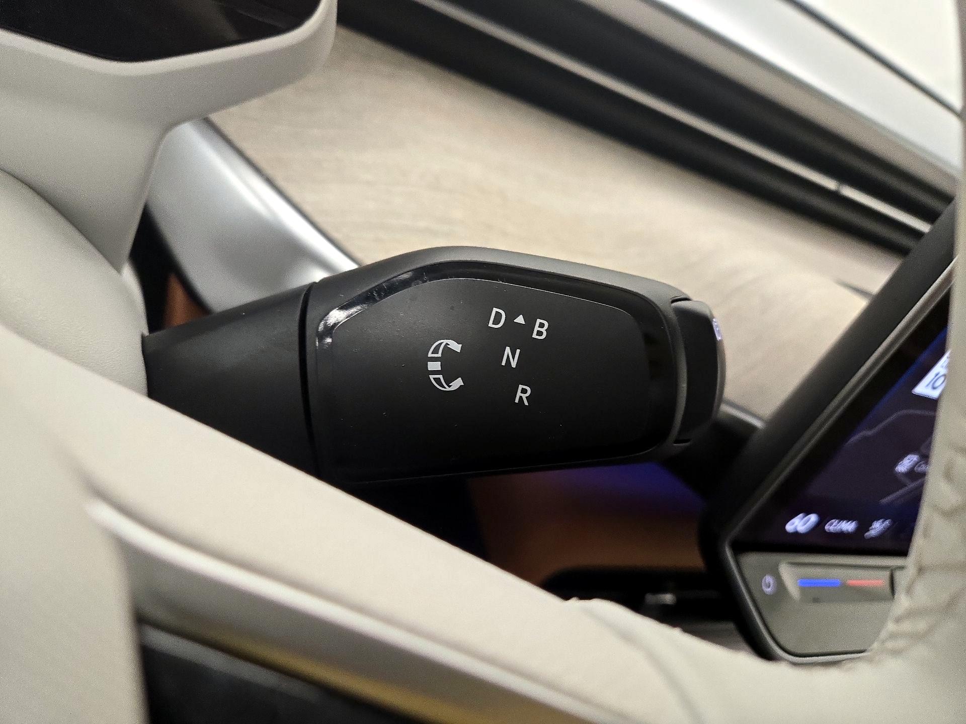 Thumbnail: 2025 Volkswagen ID.Buzz - 18