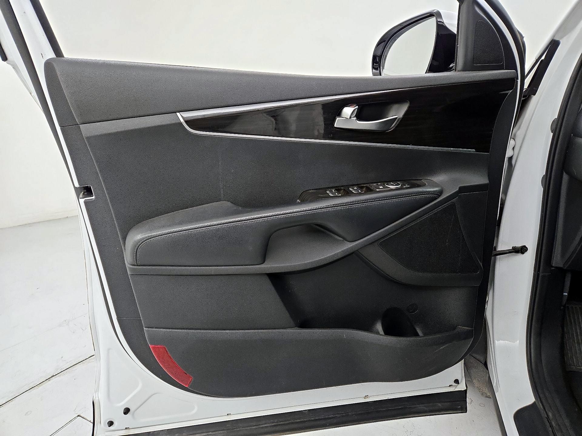 Thumbnail: 2020 Kia Sorento - 12