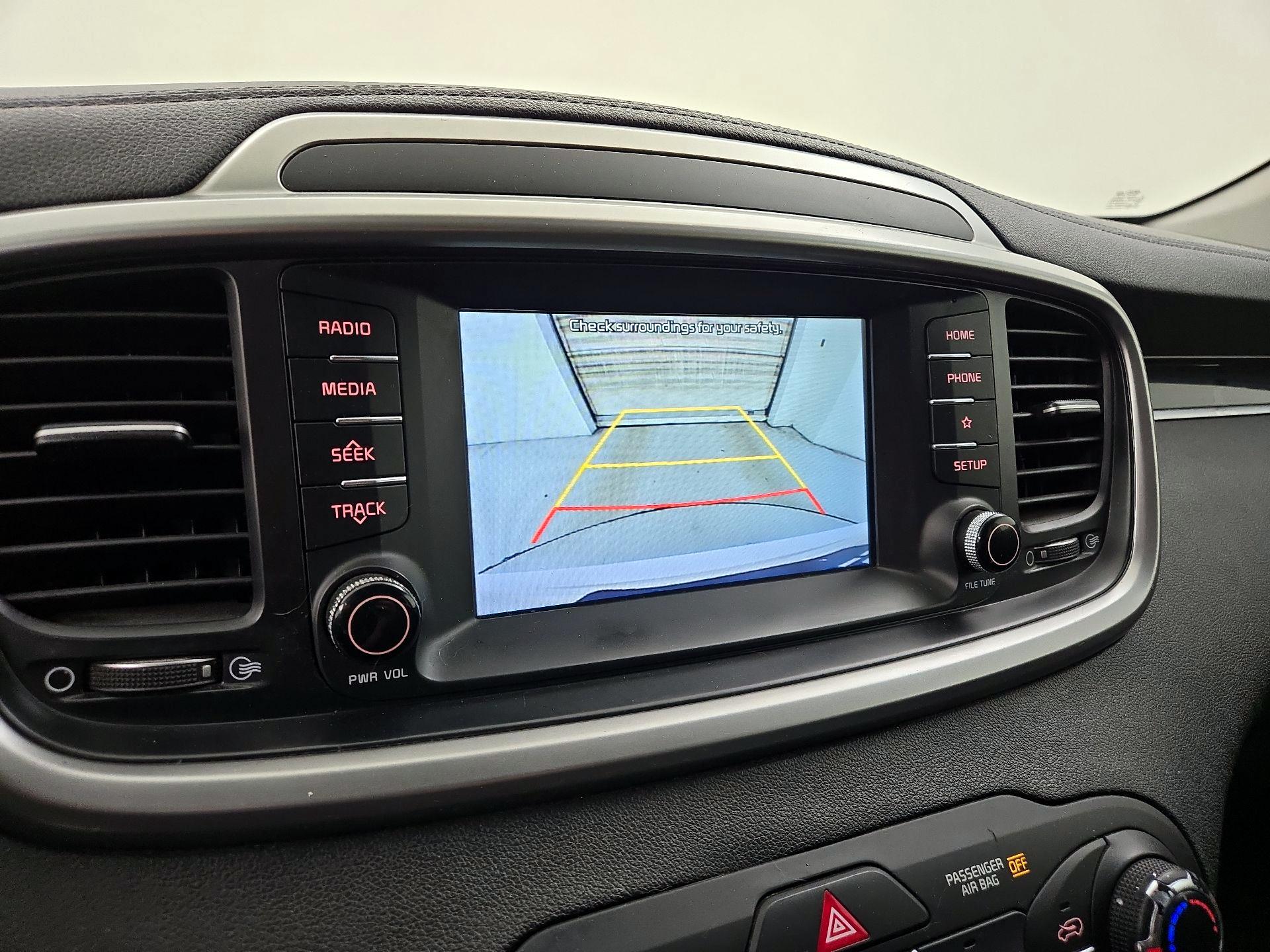 Thumbnail: 2020 Kia Sorento - 14