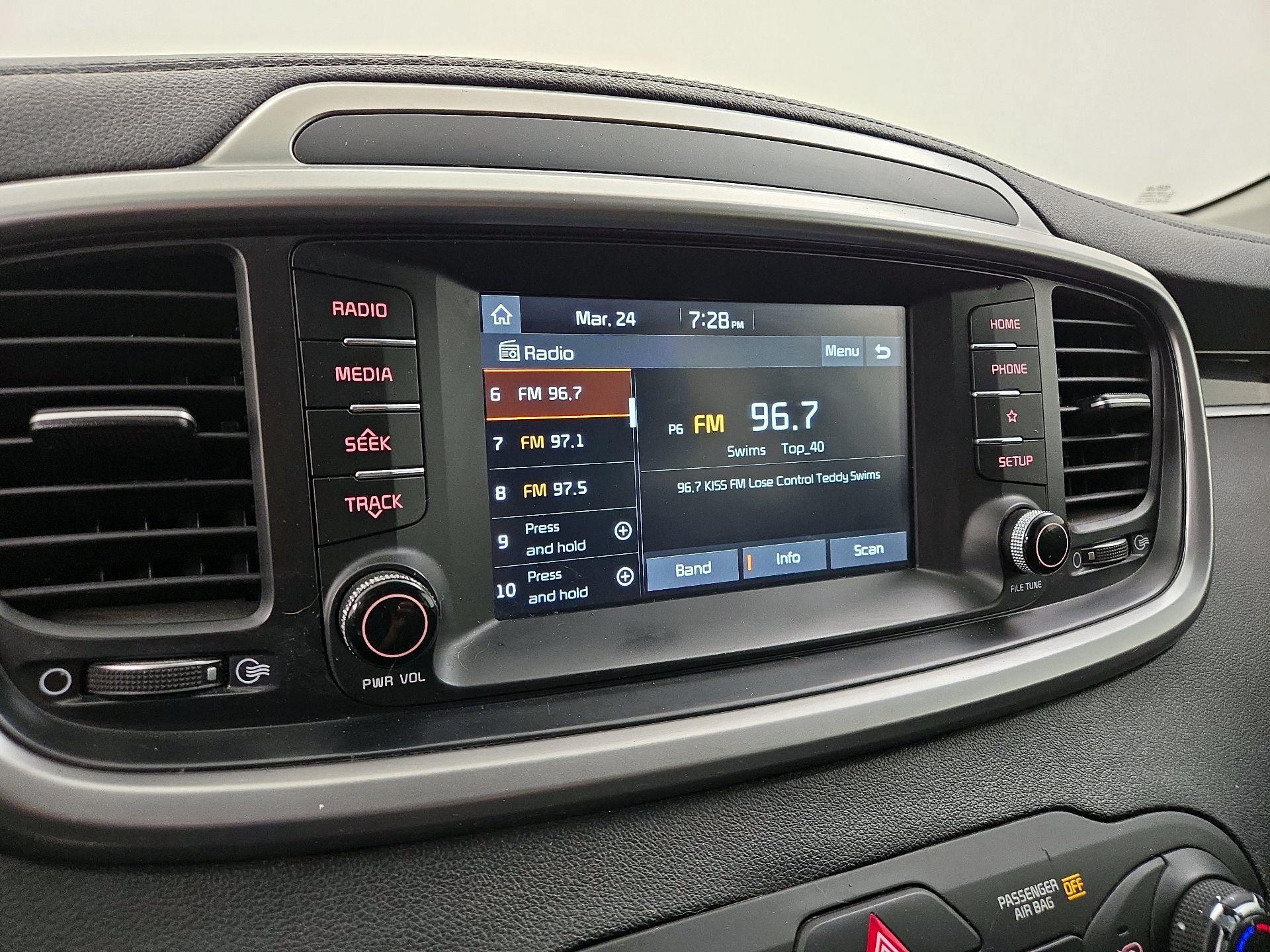 Thumbnail: 2020 Kia Sorento - 15