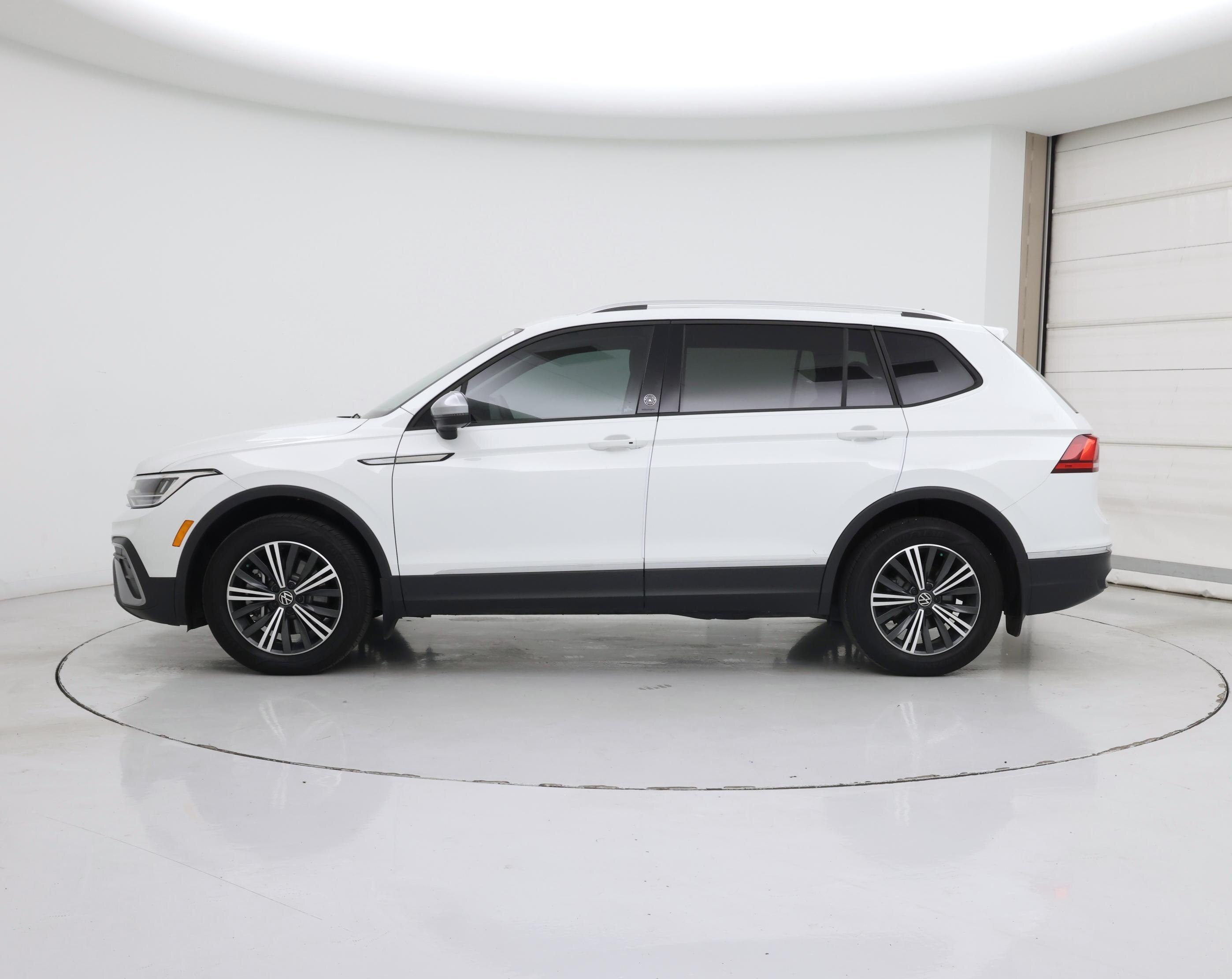 Thumbnail: 2024 Volkswagen Tiguan - 3