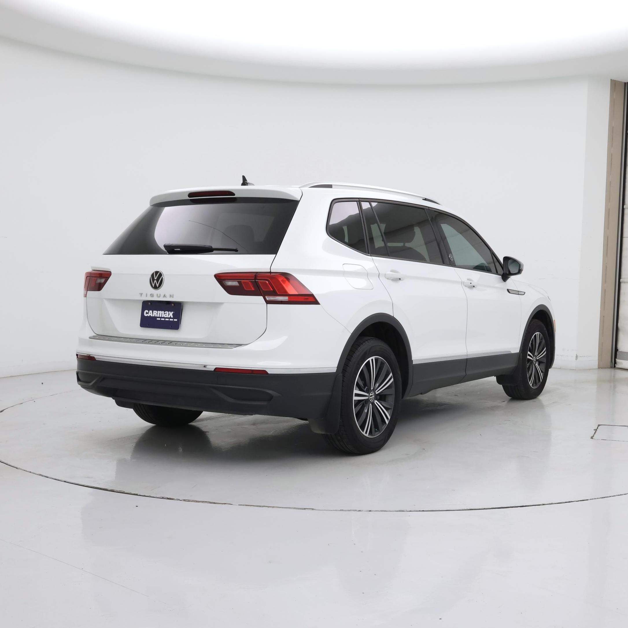 Thumbnail: 2024 Volkswagen Tiguan - 8