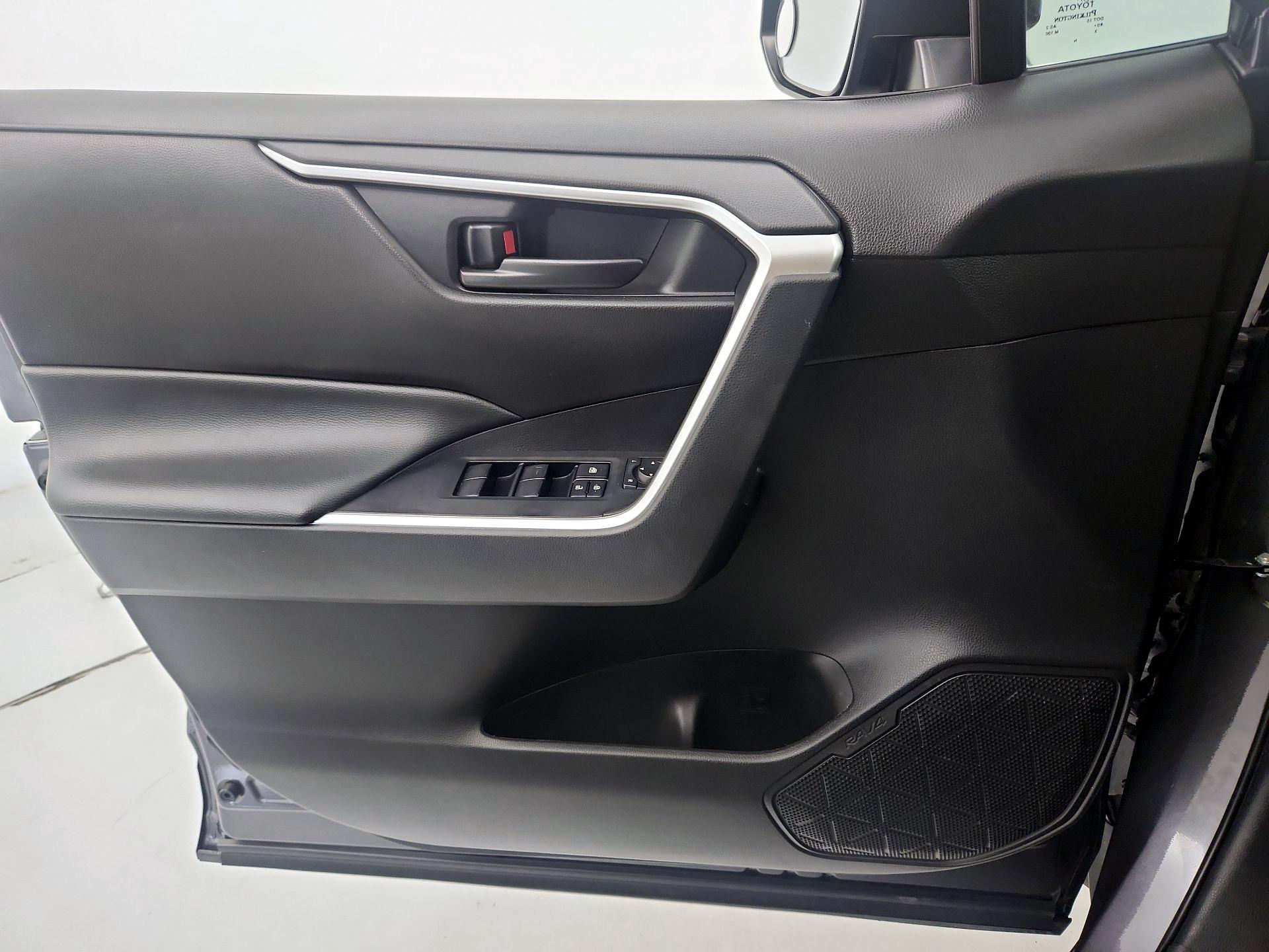 Thumbnail: 2024 Toyota RAV4 - 12